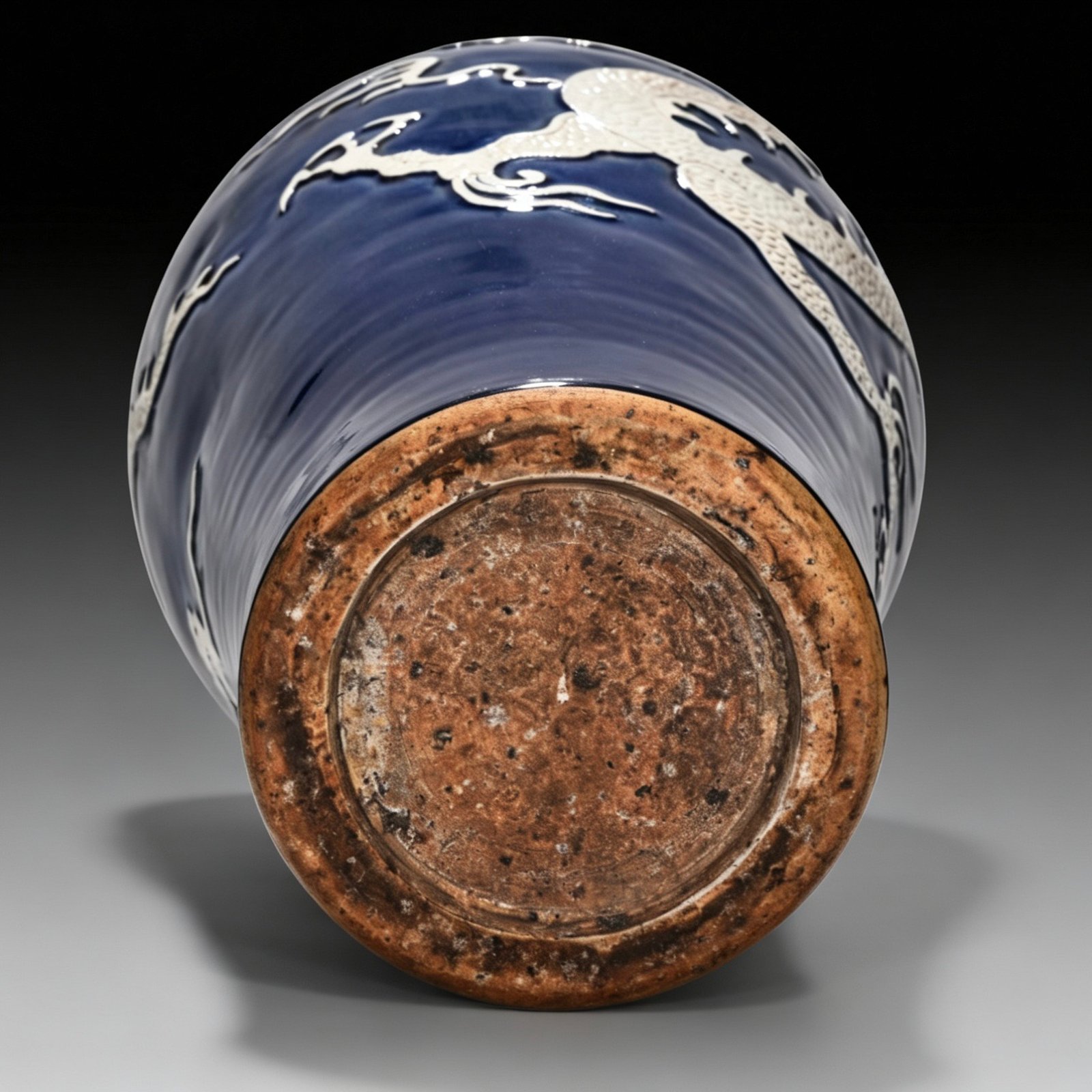 Yuan Dynasty blue Ji blue glaze white plum vase engraved with cloud and dragon pattern