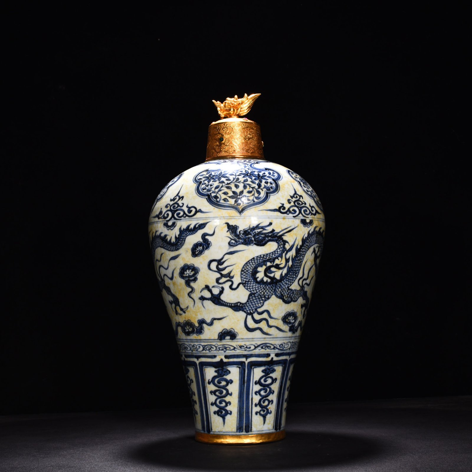 Yuan Dynasty blue and white plum vase with cloud and dragon pattern