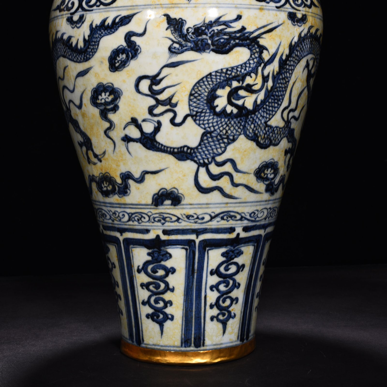 Yuan Dynasty blue and white plum vase with cloud and dragon pattern