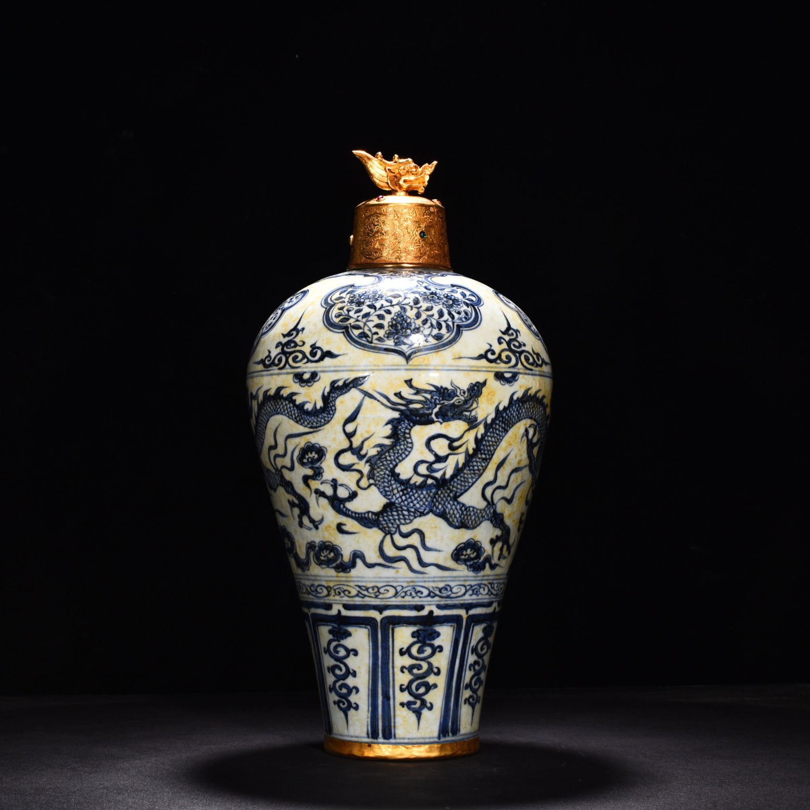 Yuan Dynasty blue and white plum vase with cloud and dragon pattern