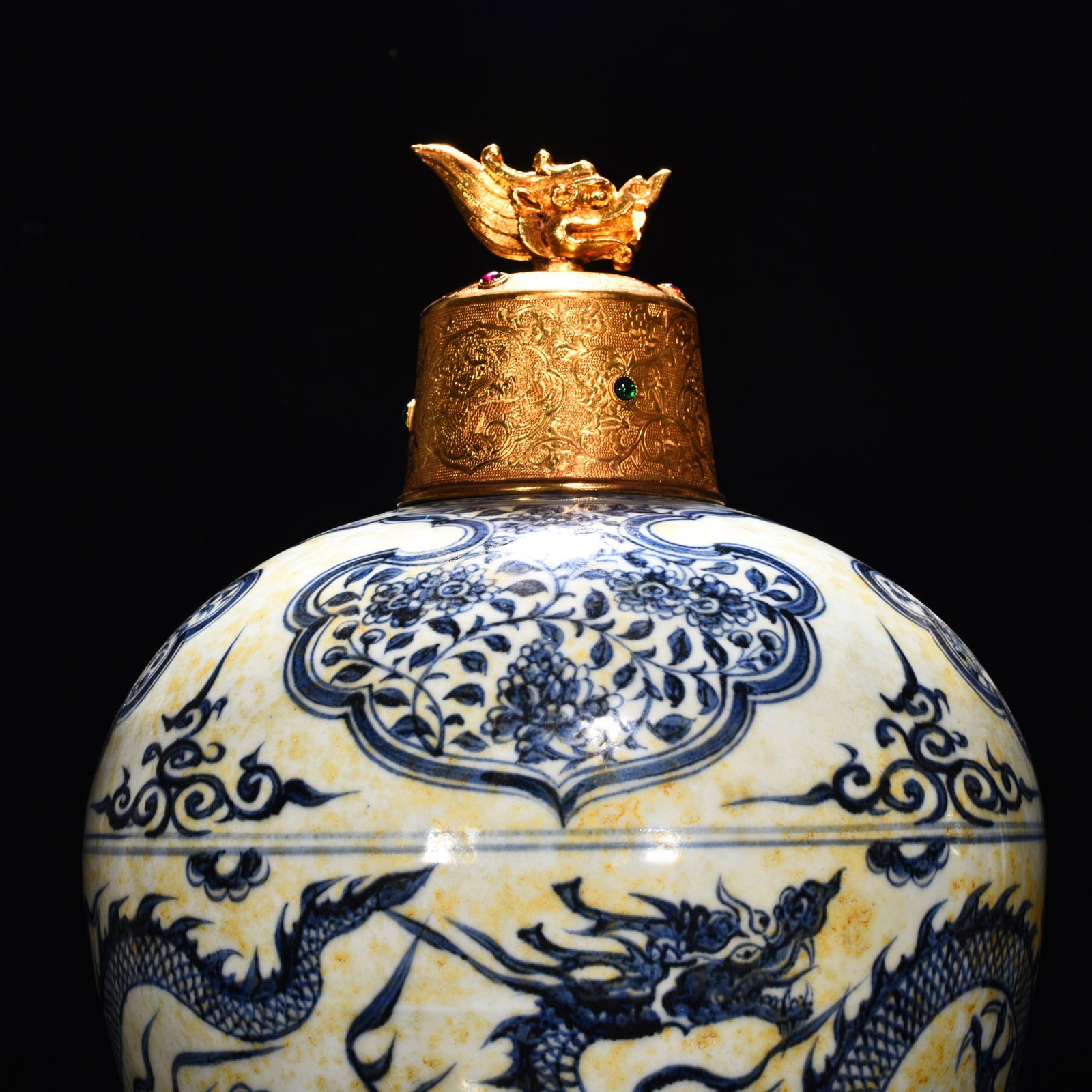 Yuan Dynasty blue and white plum vase with cloud and dragon pattern