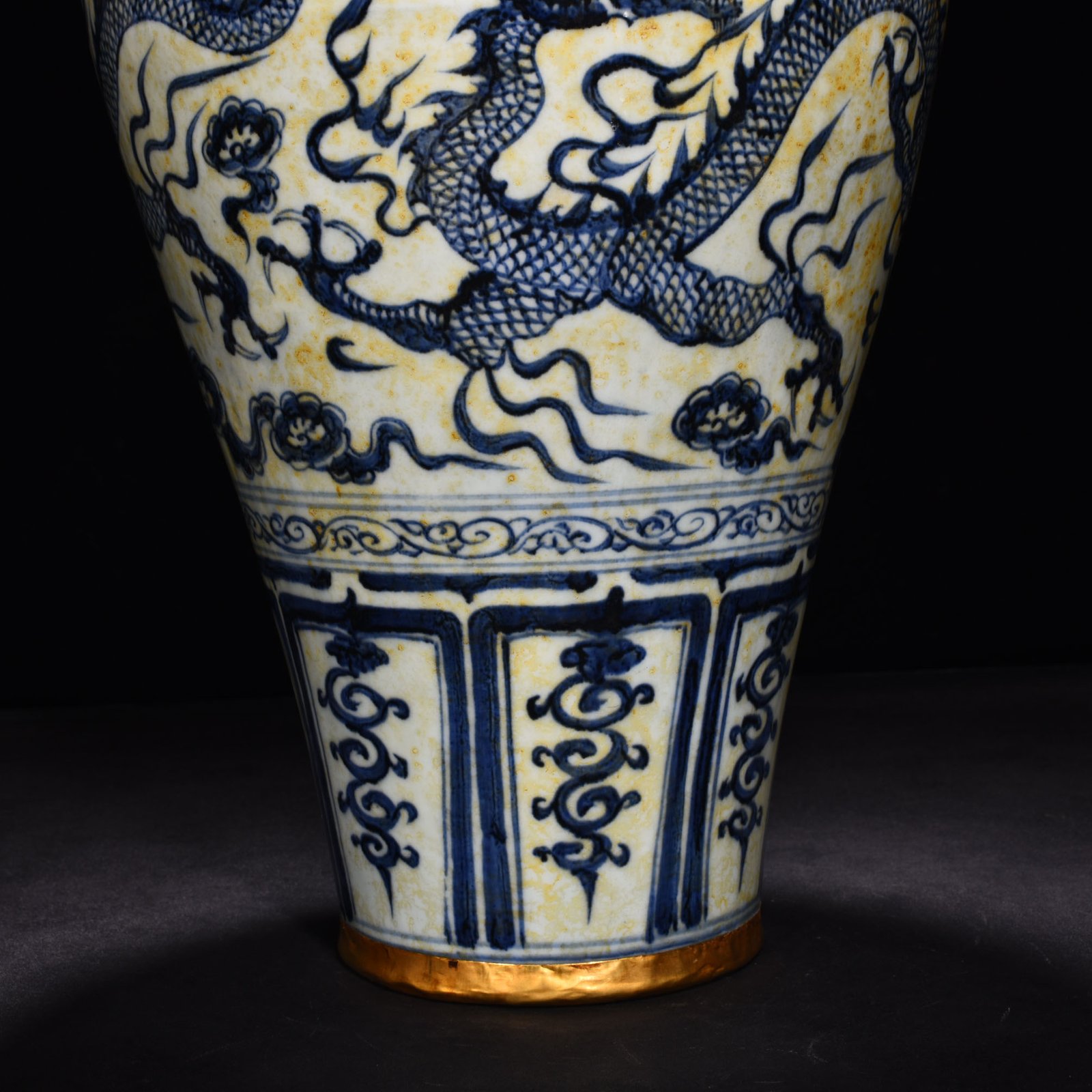 Yuan Dynasty blue and white plum vase with cloud and dragon pattern
