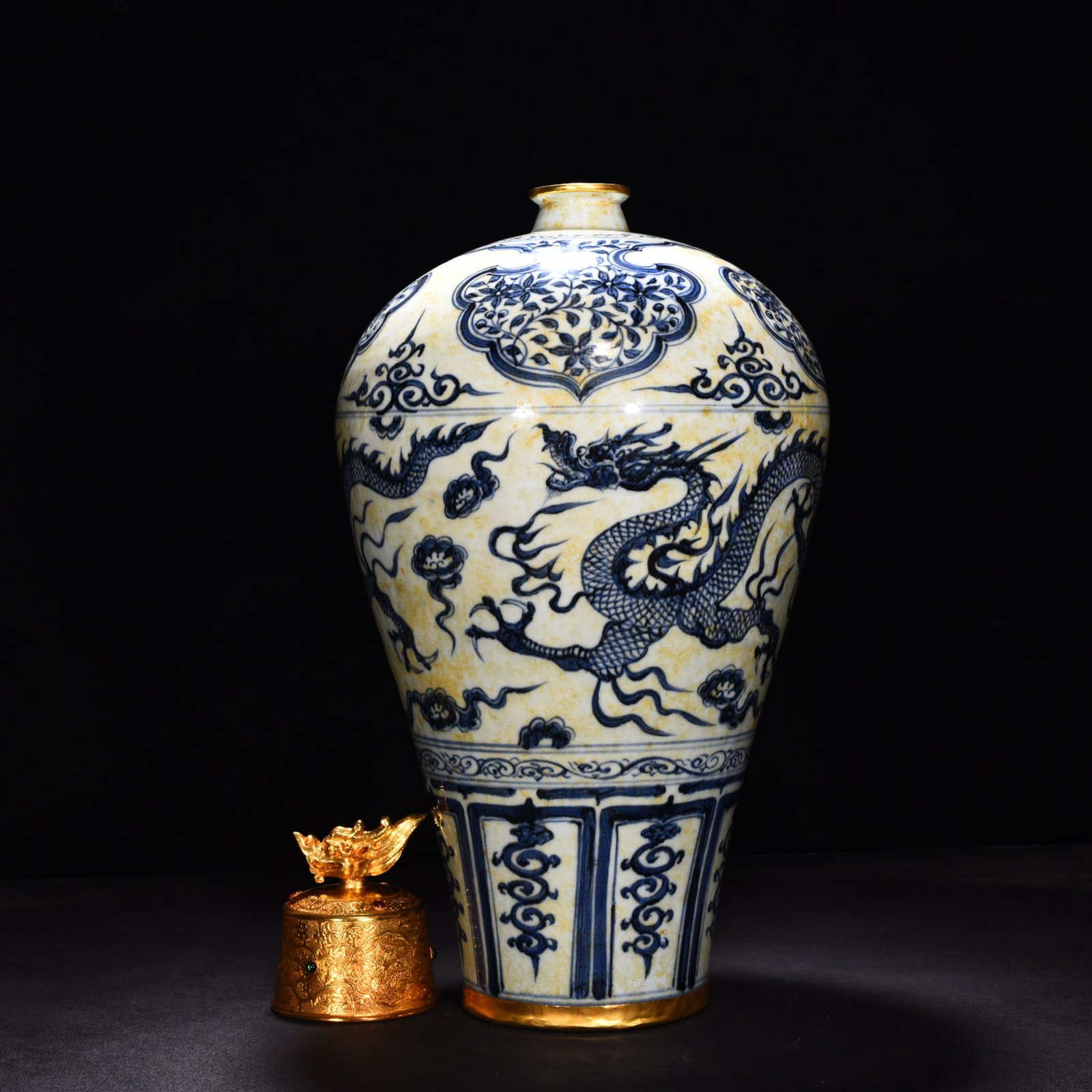 Yuan Dynasty blue and white plum vase with cloud and dragon pattern