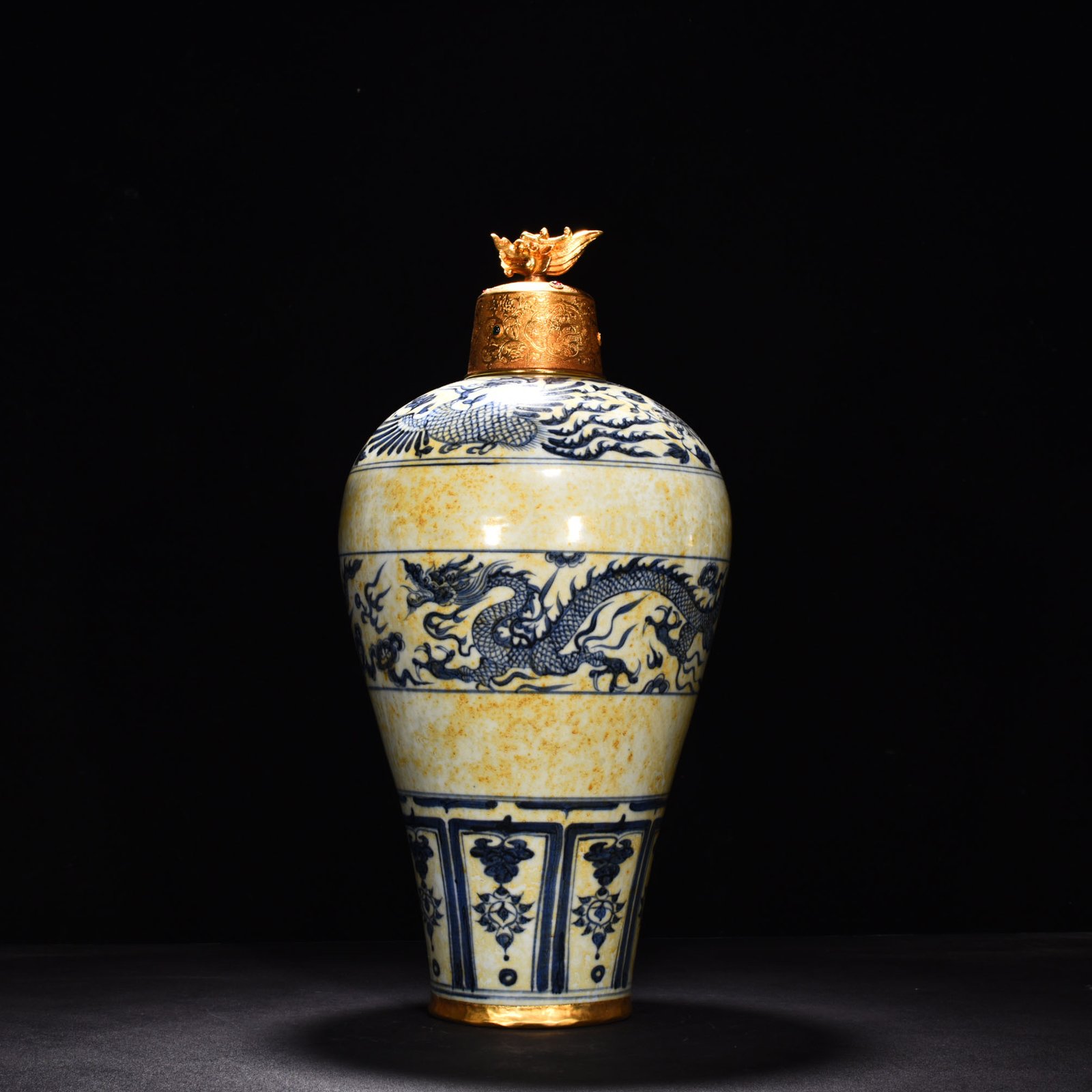 Yuan Dynasty blue and white plum vase with cloud and dragon pattern