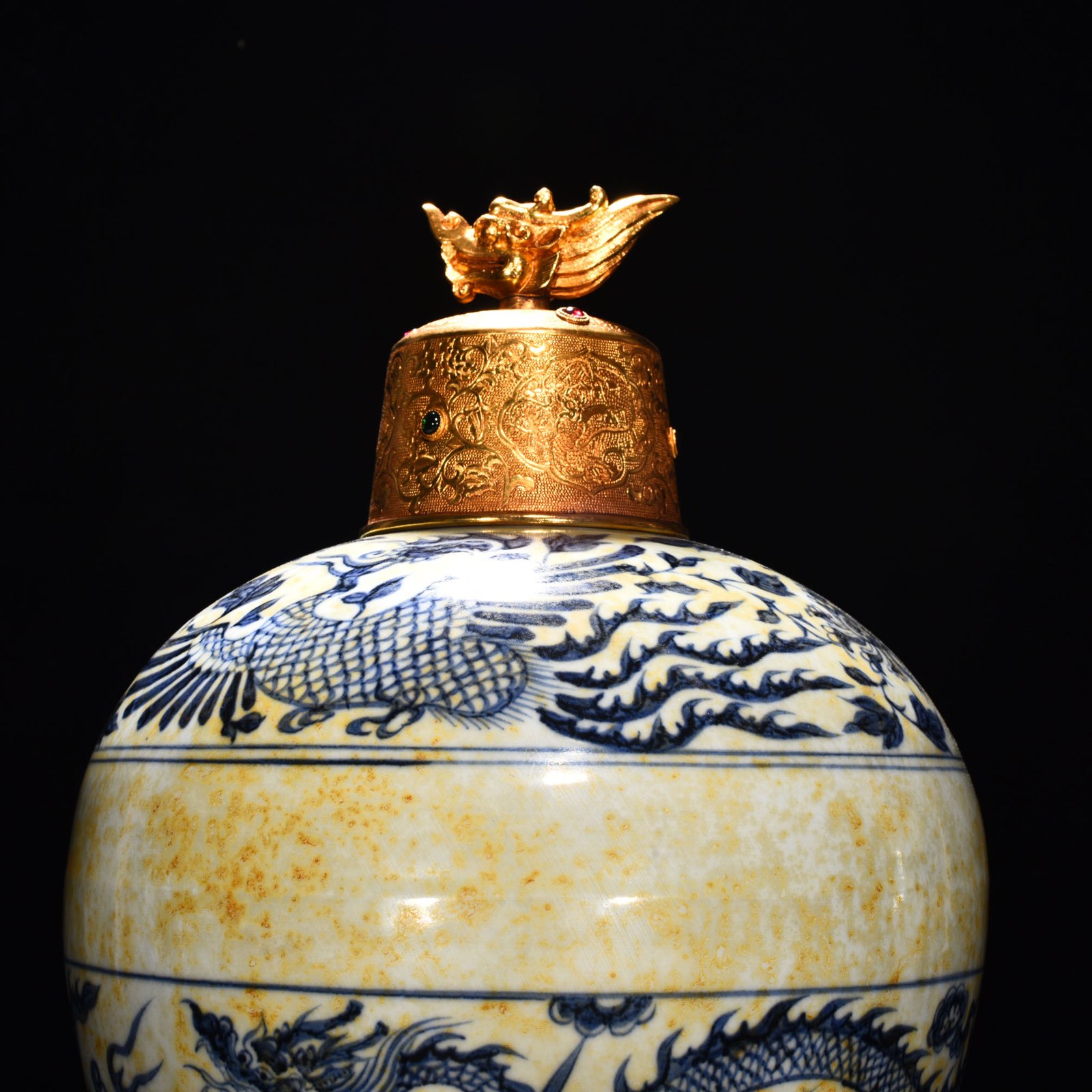 Yuan Dynasty blue and white plum vase with cloud and dragon pattern