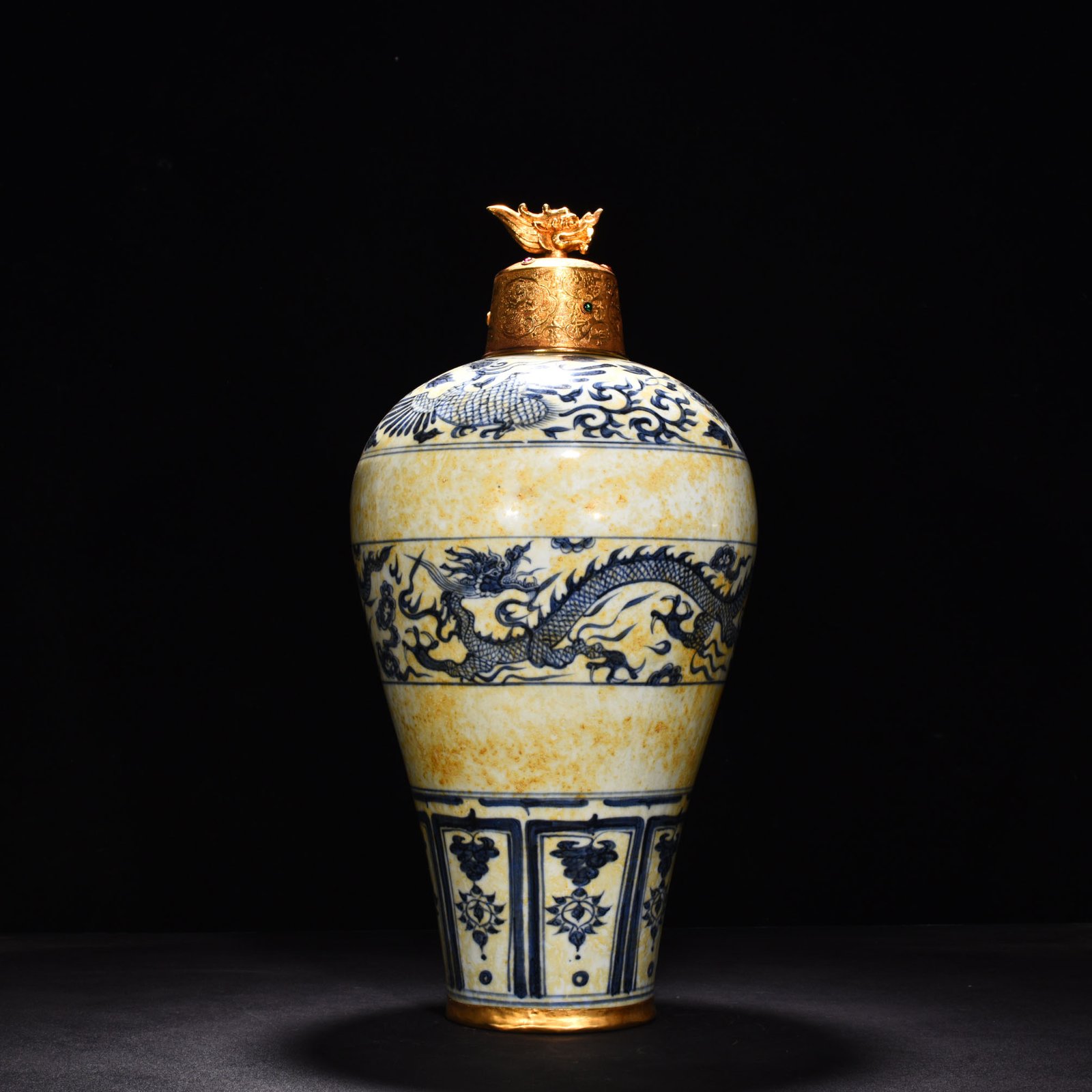 Yuan Dynasty blue and white plum vase with cloud and dragon pattern