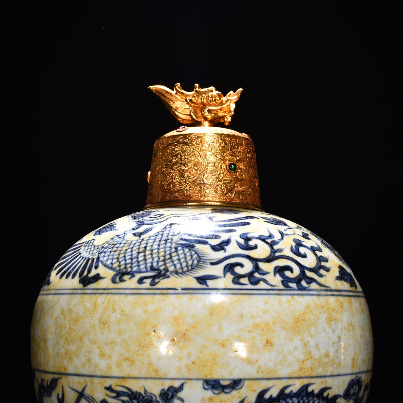 Yuan Dynasty blue and white plum vase with cloud and dragon pattern