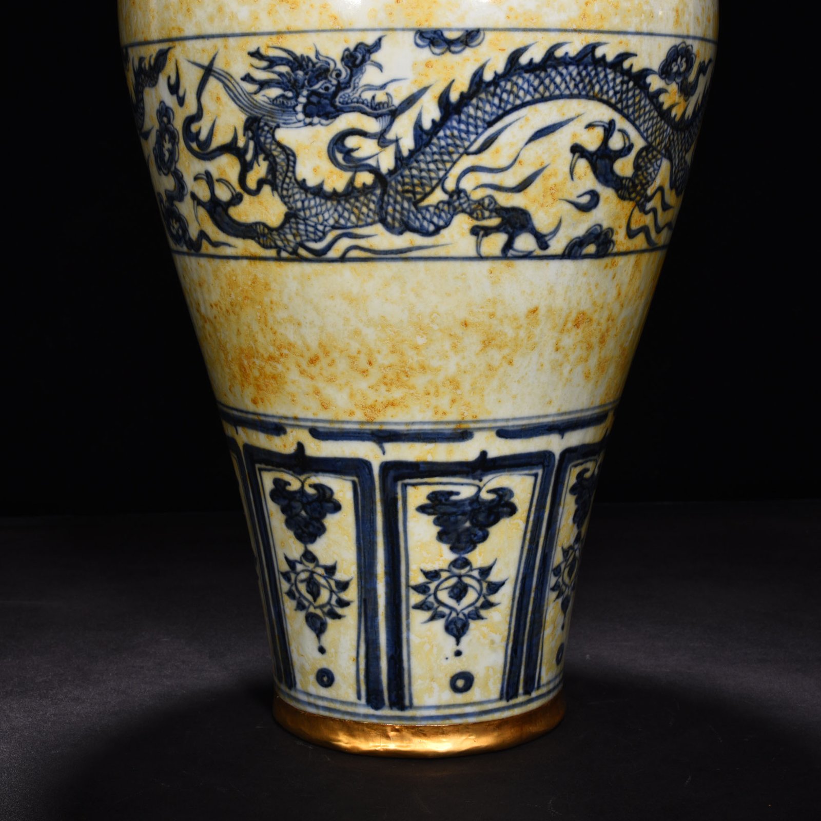 Yuan Dynasty blue and white plum vase with cloud and dragon pattern