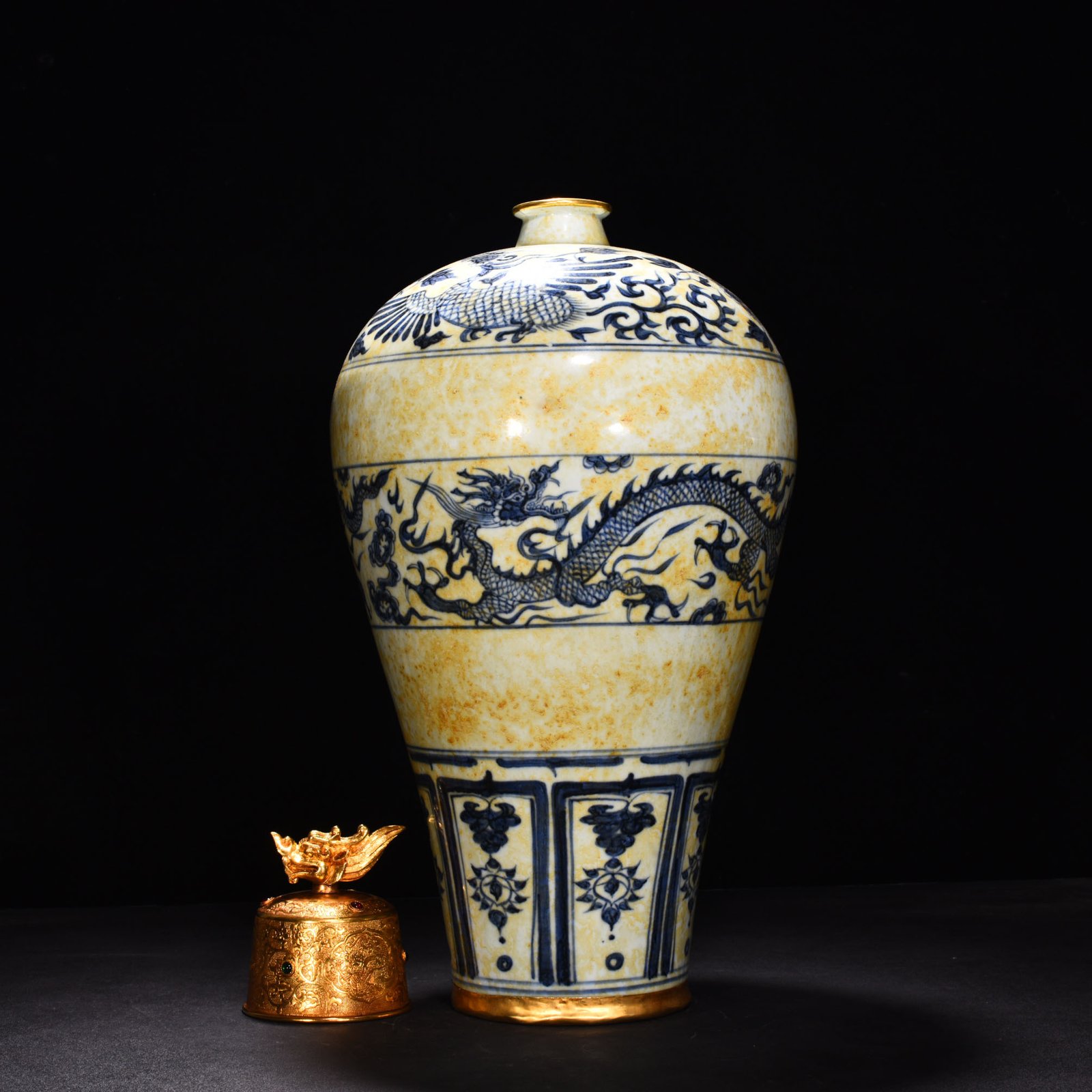 Yuan Dynasty blue and white plum vase with cloud and dragon pattern
