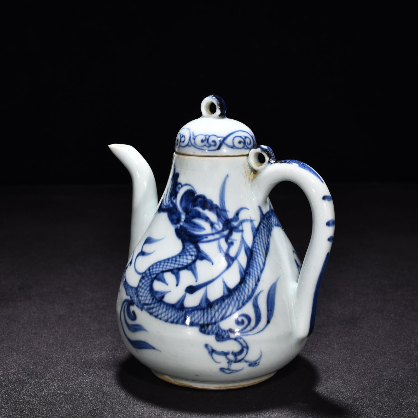 Yuan Dynasty blue and white pear shaped pot with cloud and dragon pattern