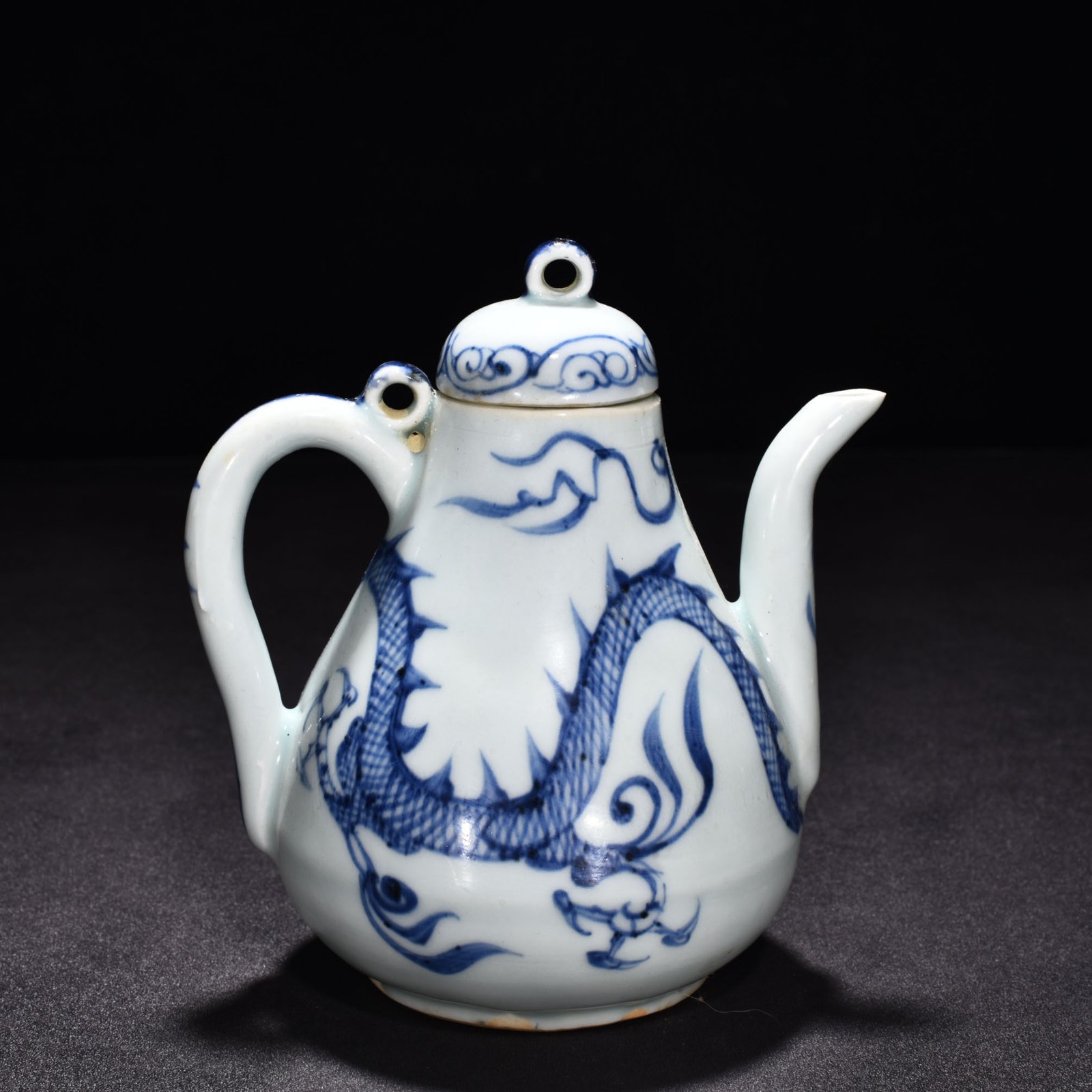 Yuan Dynasty blue and white pear shaped pot with cloud and dragon pattern