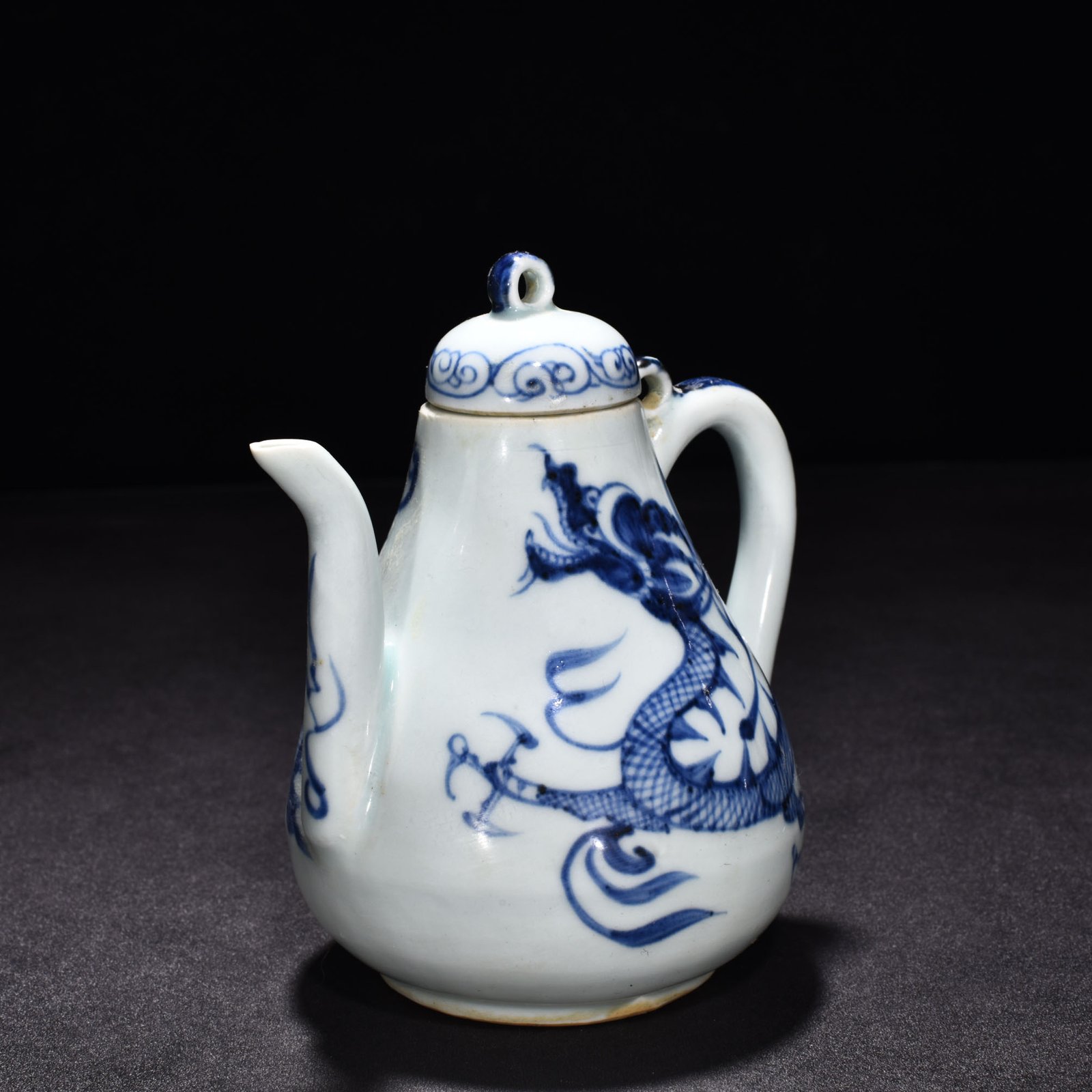 Yuan Dynasty blue and white pear shaped pot with cloud and dragon pattern