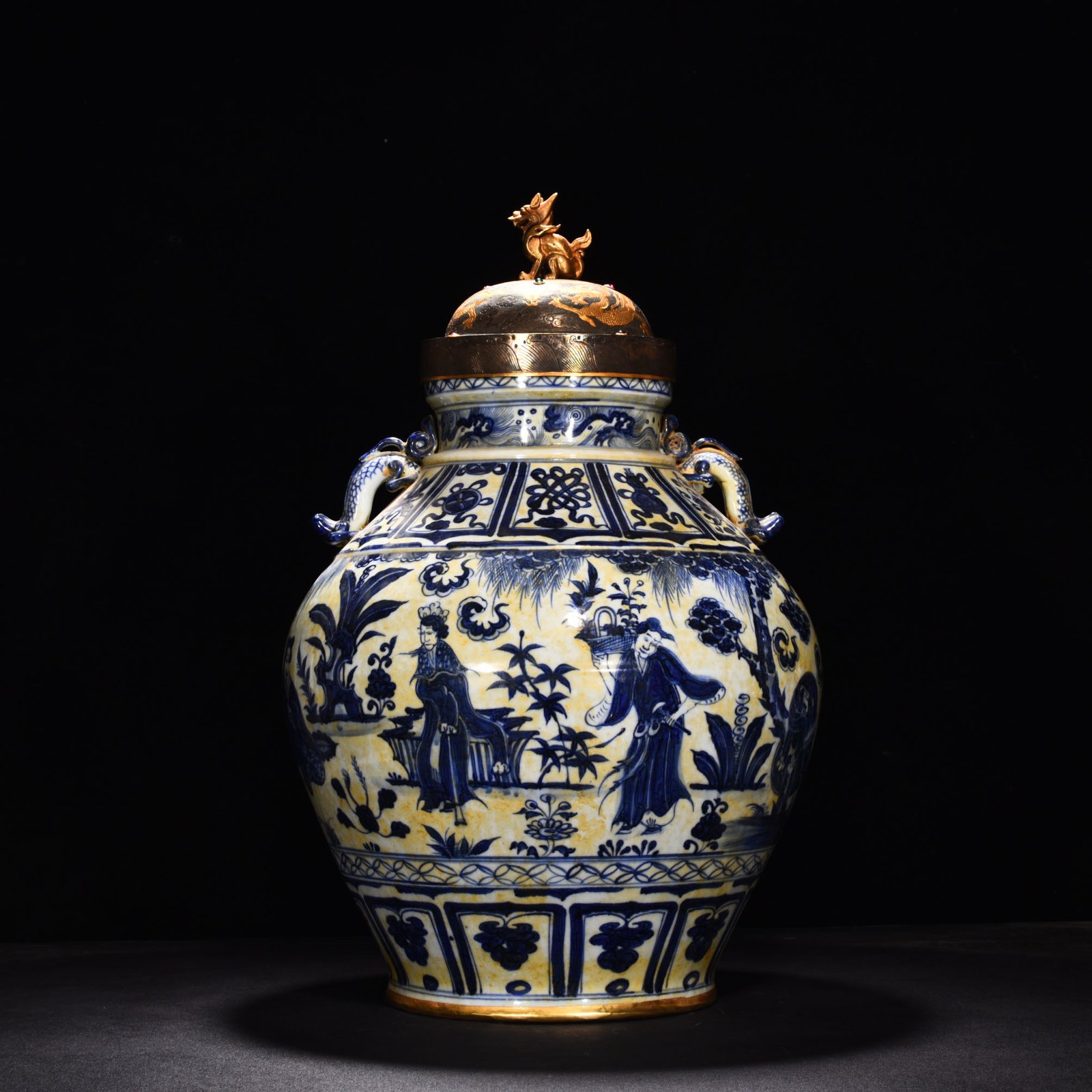 Yuan Dynasty blue and white eight immortals figure pattern gilt-covered jar