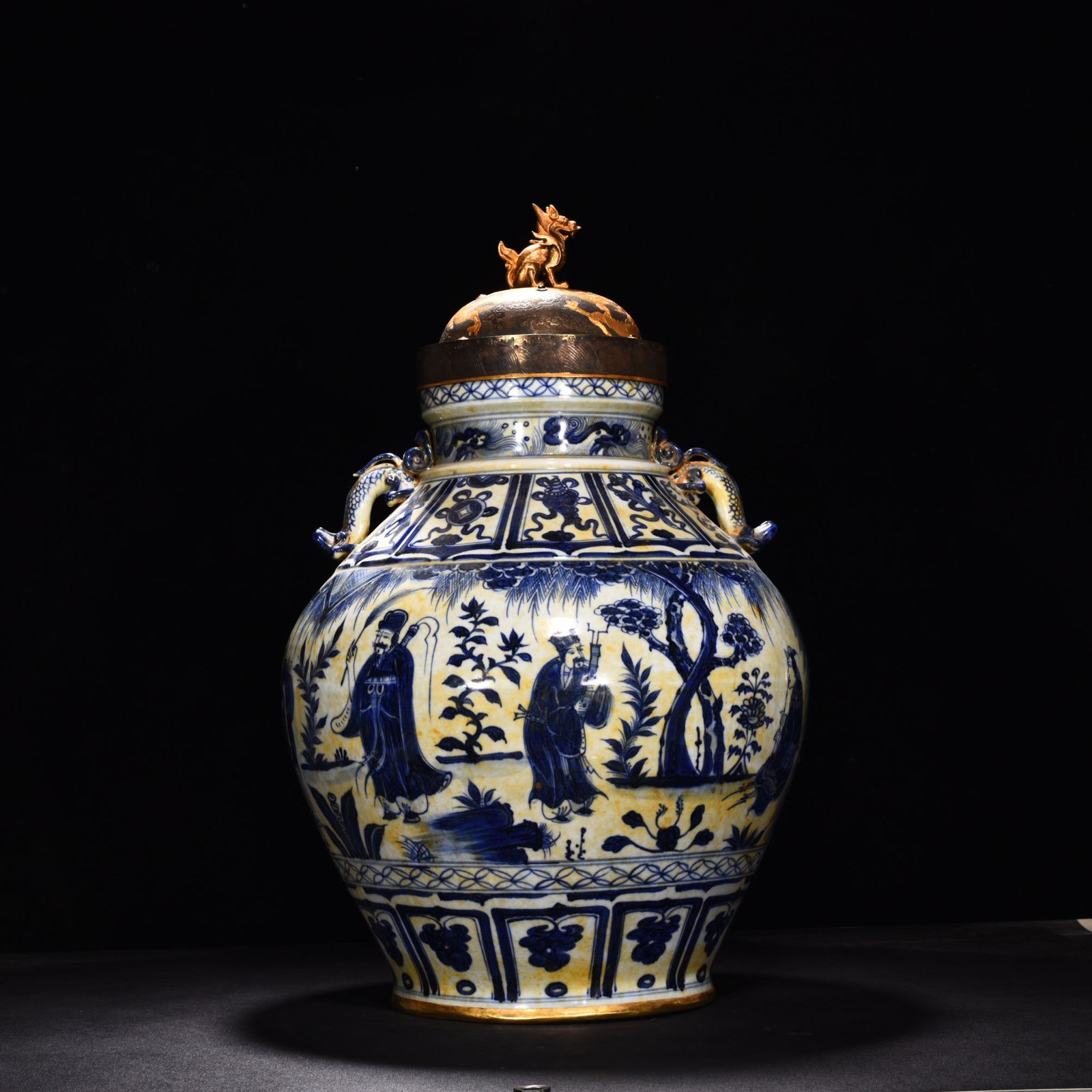 Yuan Dynasty blue and white eight immortals figure pattern gilt-covered jar