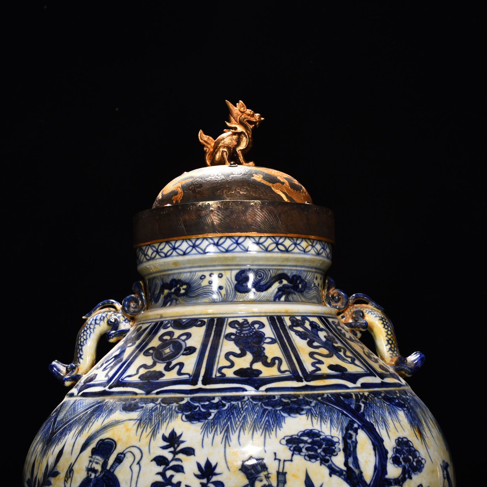 Yuan Dynasty blue and white eight immortals figure pattern gilt-covered jar