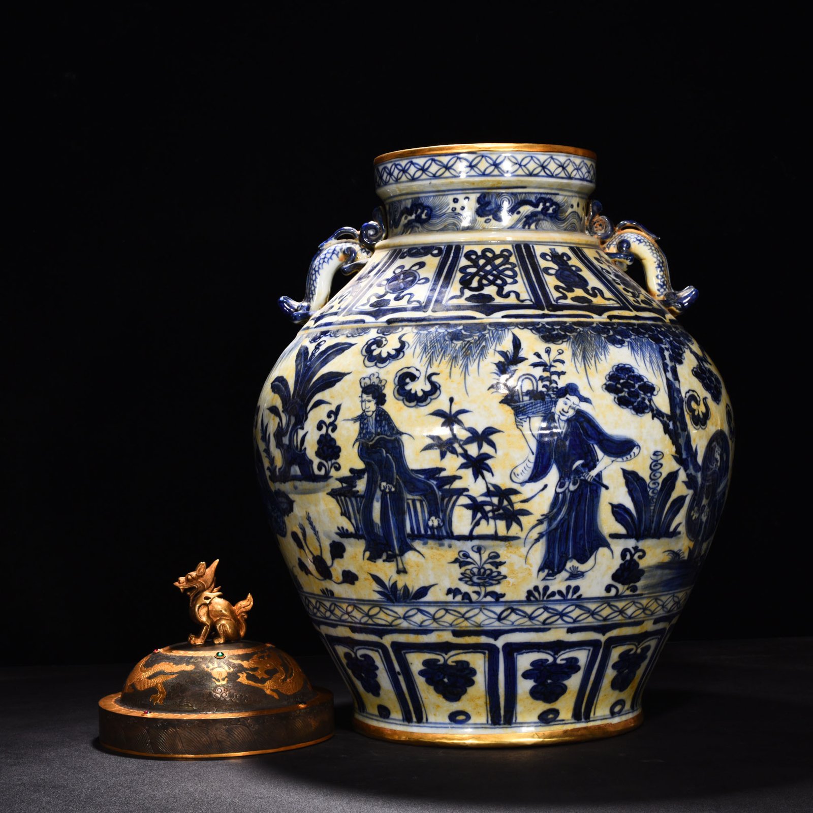 Yuan Dynasty blue and white eight immortals figure pattern gilt-covered jar