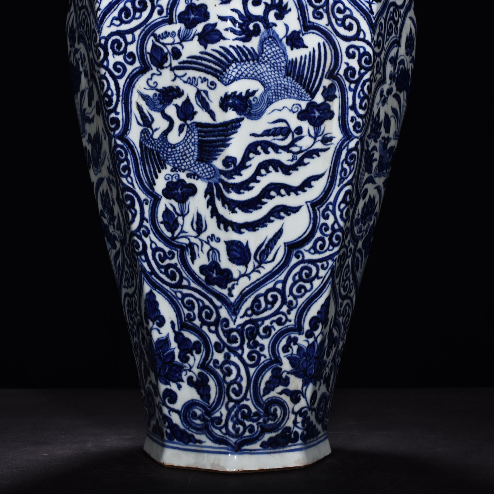 Yuan Dynasty blue and white phoenix pattern octagonal plum vase