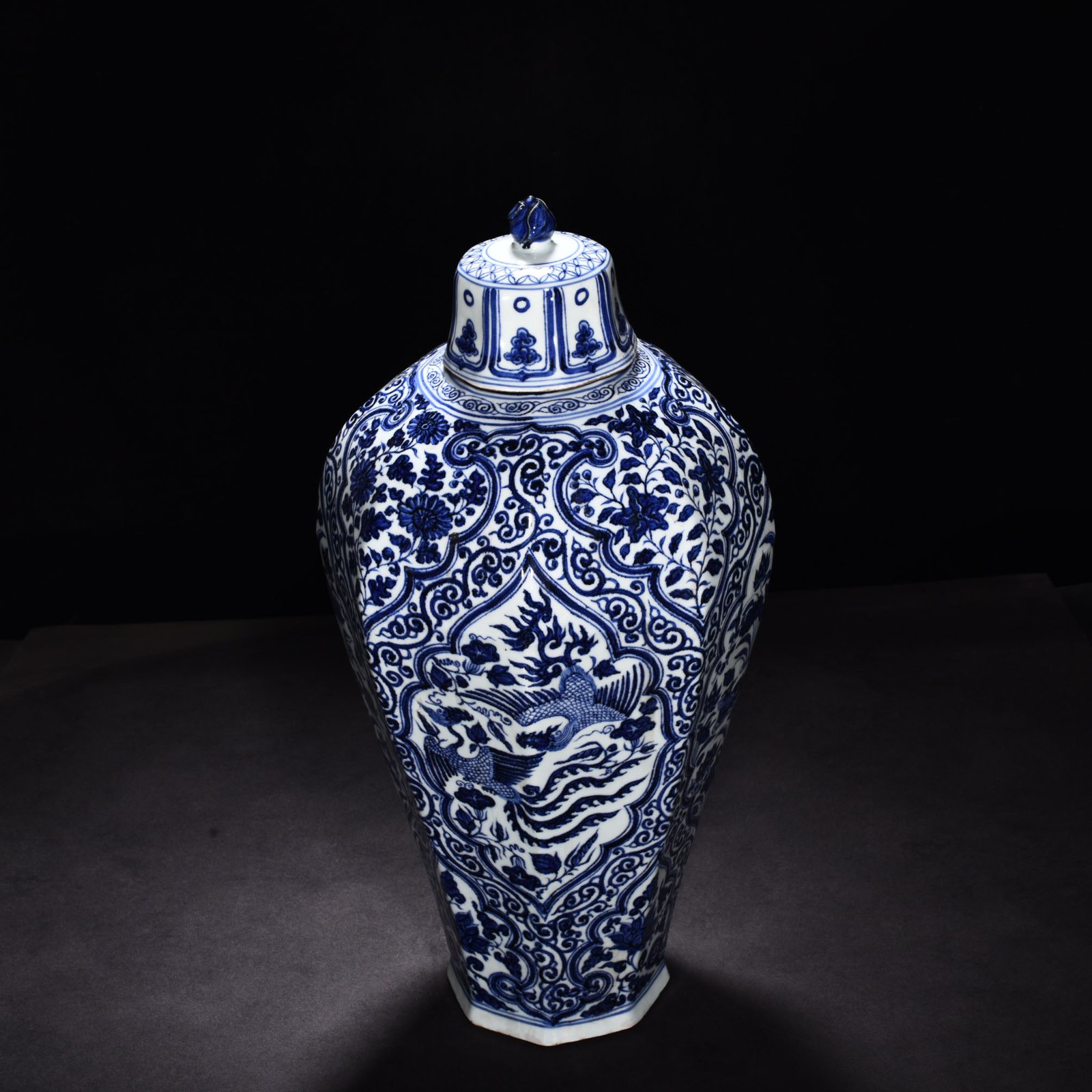 Yuan Dynasty blue and white phoenix pattern octagonal plum vase