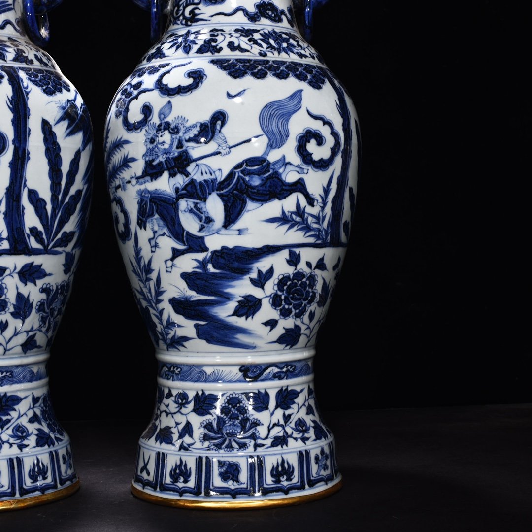 Yuan Dynasty blue and white savior riding alone elephant ear vase gilt and inlaid with gems