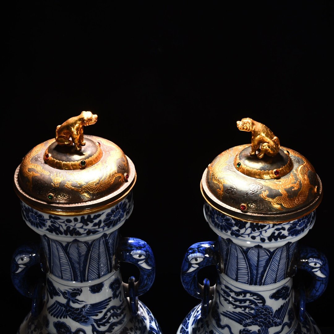 Yuan Dynasty blue and white savior riding alone elephant ear vase gilt and inlaid with gems