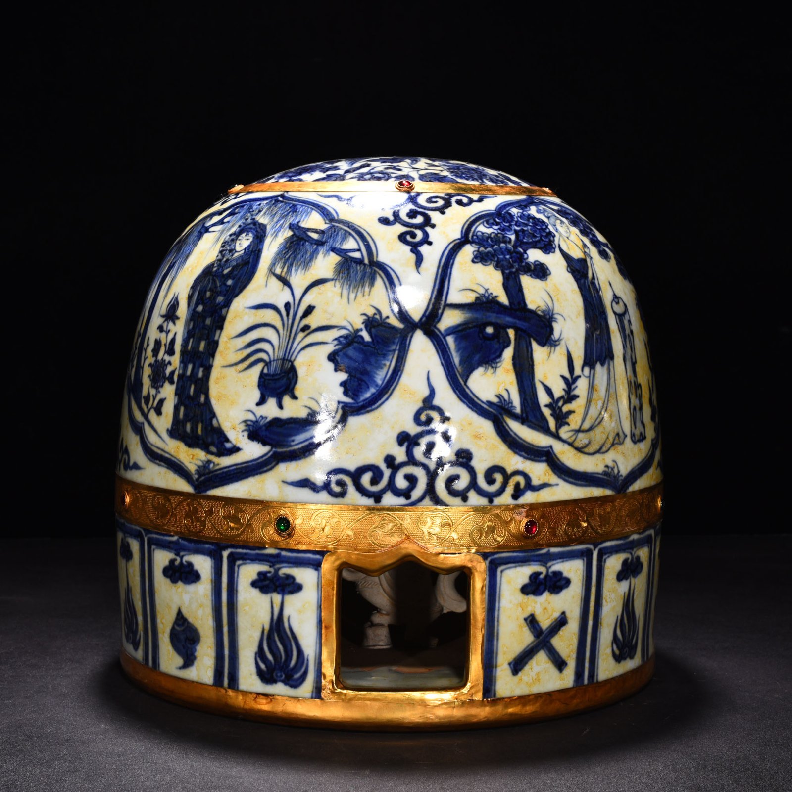 Yuan Dyasty blue and white yurt with the pattern of the four beauties