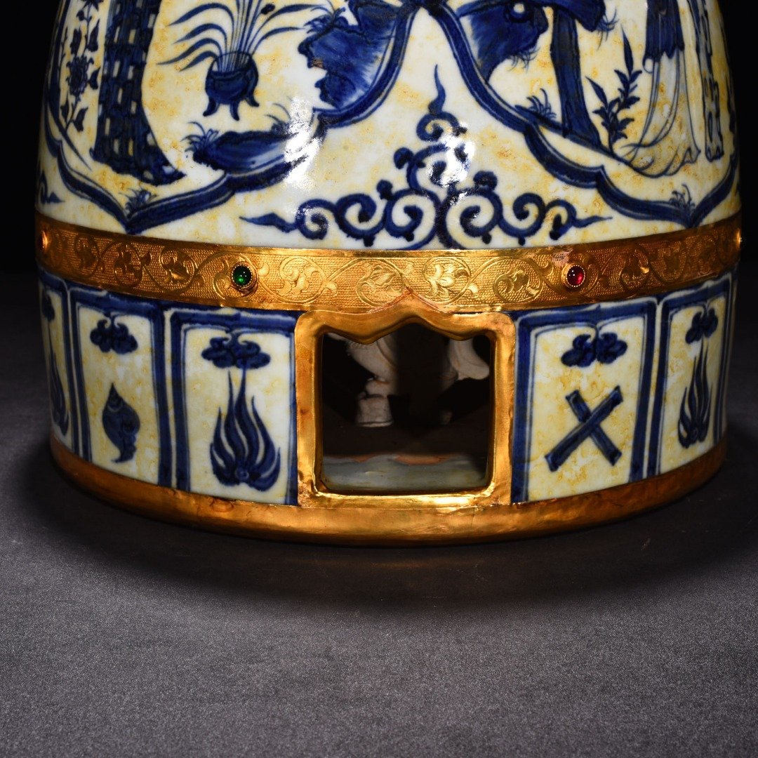 Yuan Dyasty blue and white yurt with the pattern of the four beauties