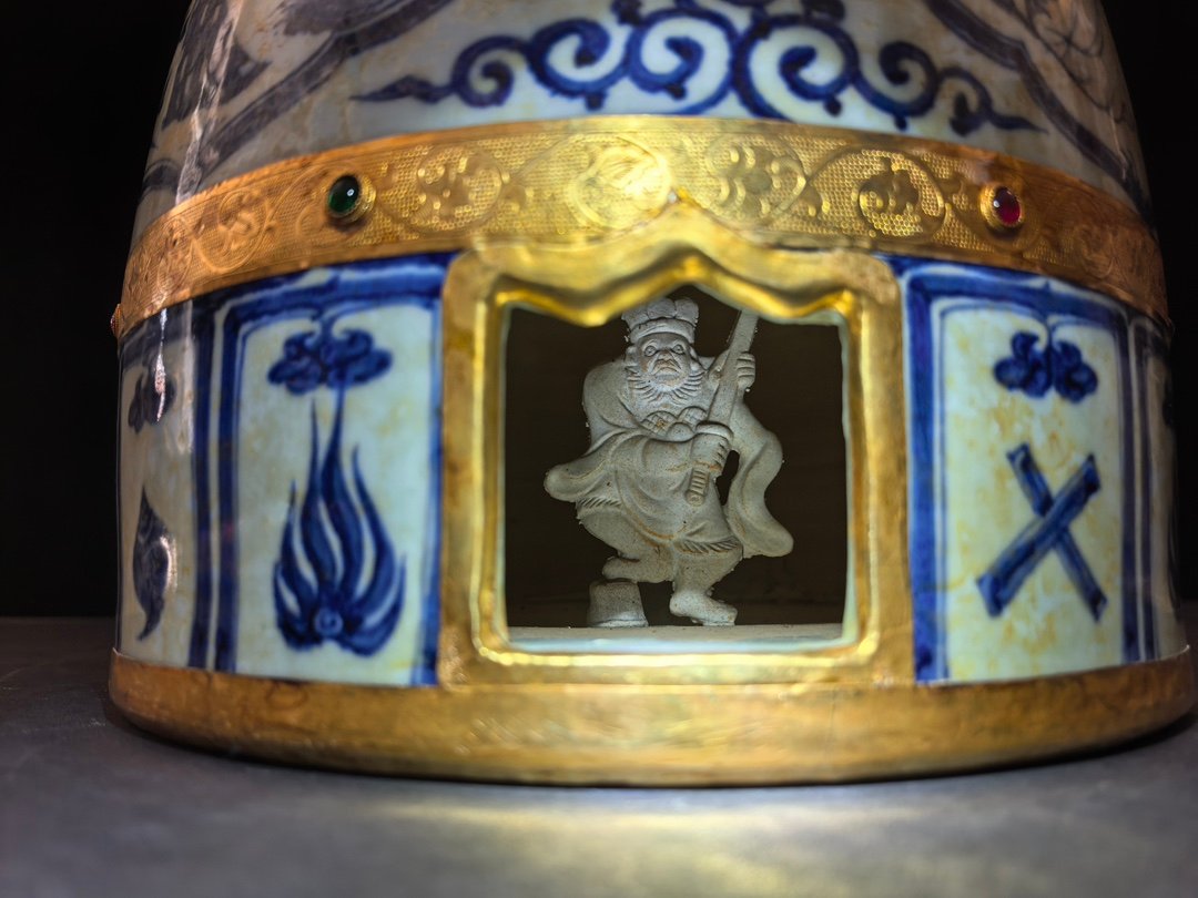 Yuan Dyasty blue and white yurt with the pattern of the four beauties