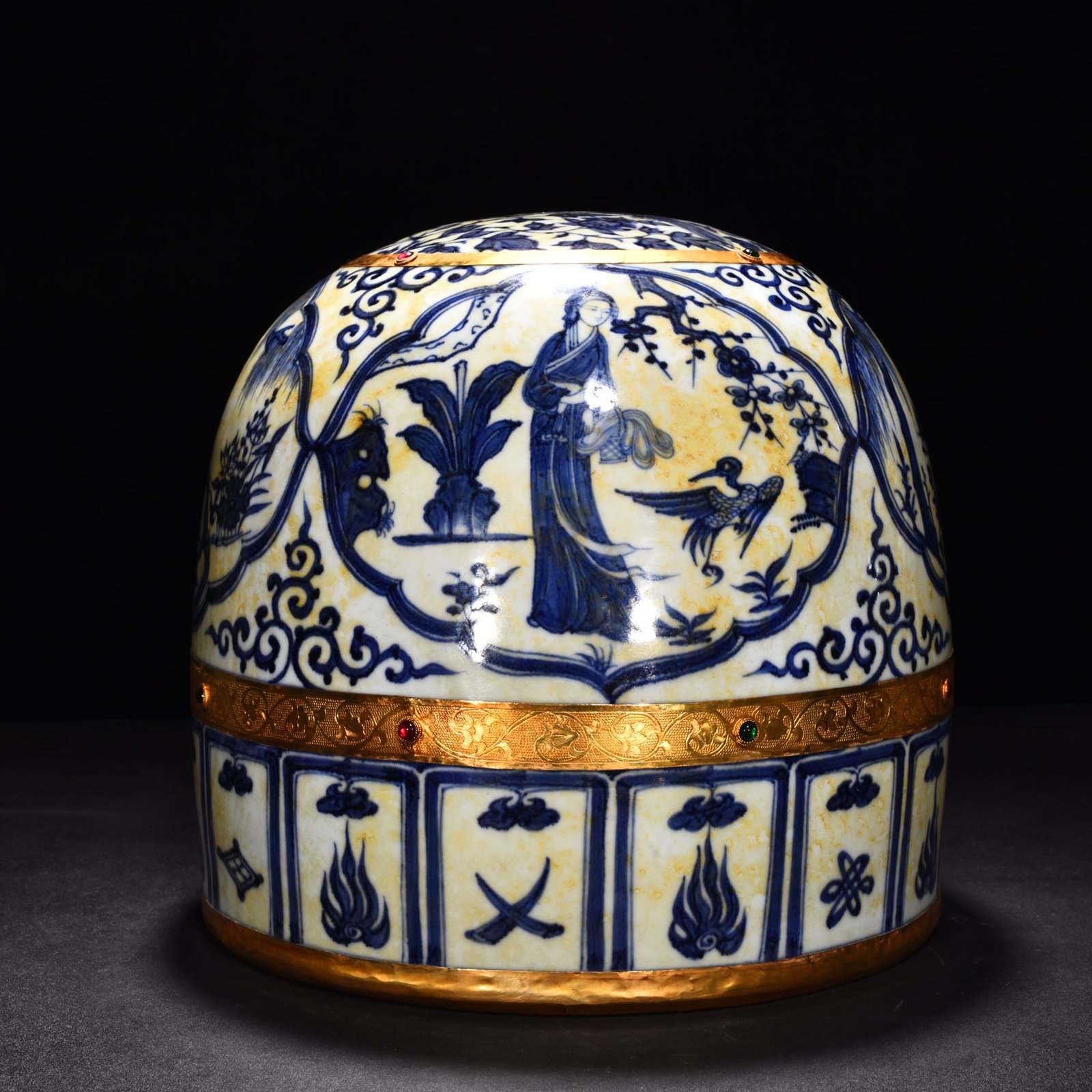 Yuan Dyasty blue and white yurt with the pattern of the four beauties