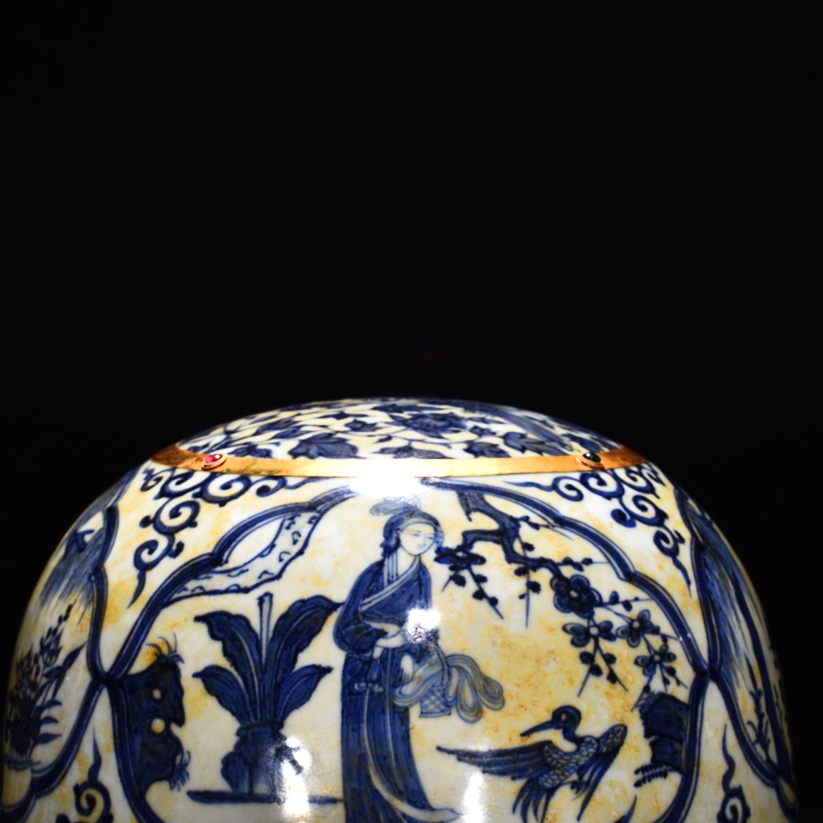 Yuan Dyasty blue and white yurt with the pattern of the four beauties