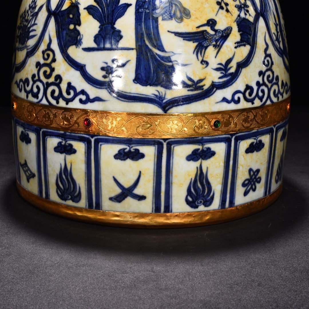 Yuan Dyasty blue and white yurt with the pattern of the four beauties