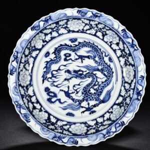 Yuan Dynasty blue and white Hu Gu kiln cloud and dragon pattern rhombus edge folding plate
