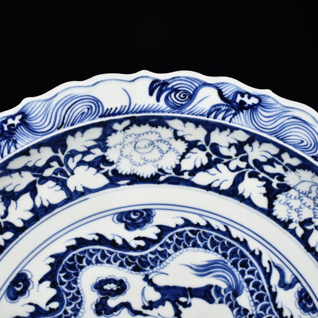 Yuan Dynasty blue and white Hu Gu kiln cloud and dragon pattern rhombus edge folding plate