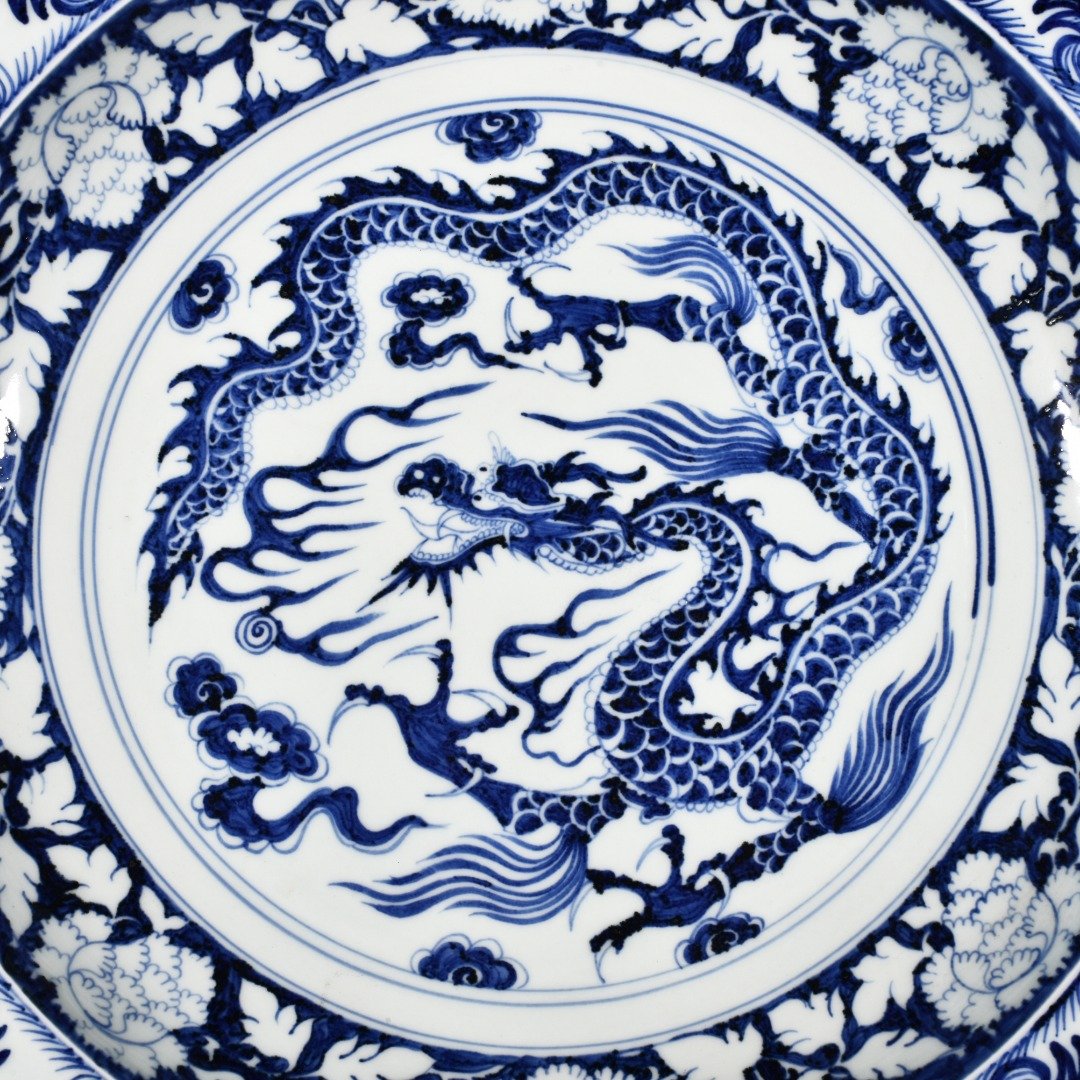 Yuan Dynasty blue and white Hu Gu kiln cloud and dragon pattern rhombus edge folding plate