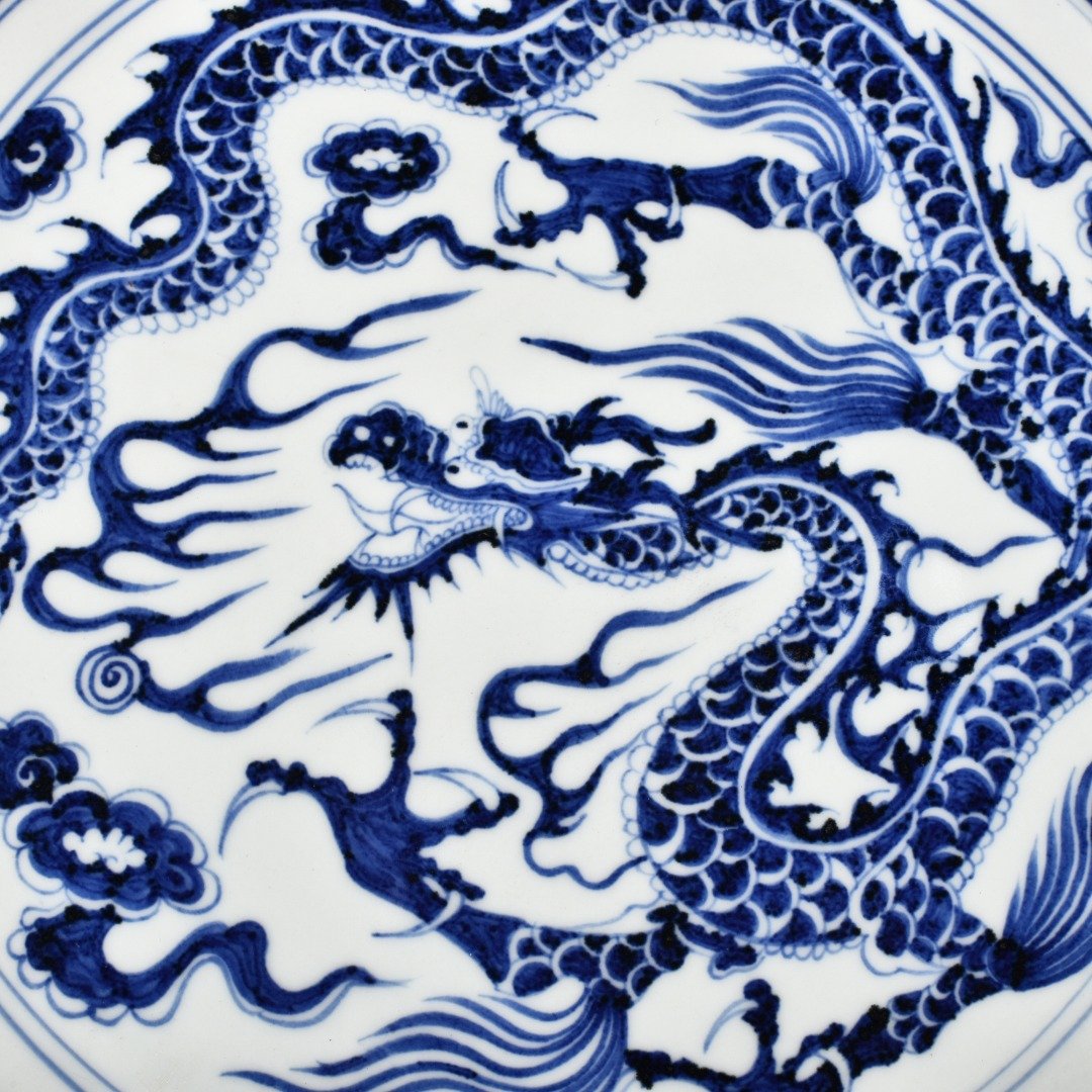 Yuan Dynasty blue and white Hu Gu kiln cloud and dragon pattern rhombus edge folding plate