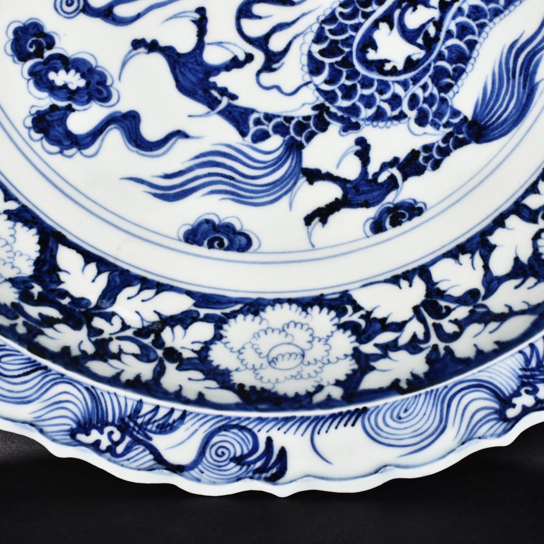 Yuan Dynasty blue and white Hu Gu kiln cloud and dragon pattern rhombus edge folding plate