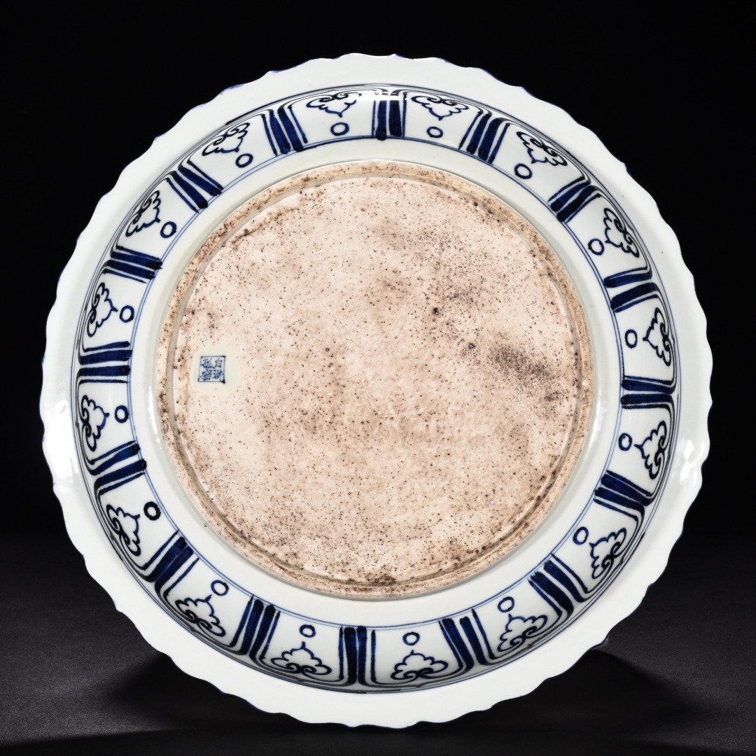 Yuan Dynasty blue and white Hu Gu kiln cloud and dragon pattern rhombus edge folding plate
