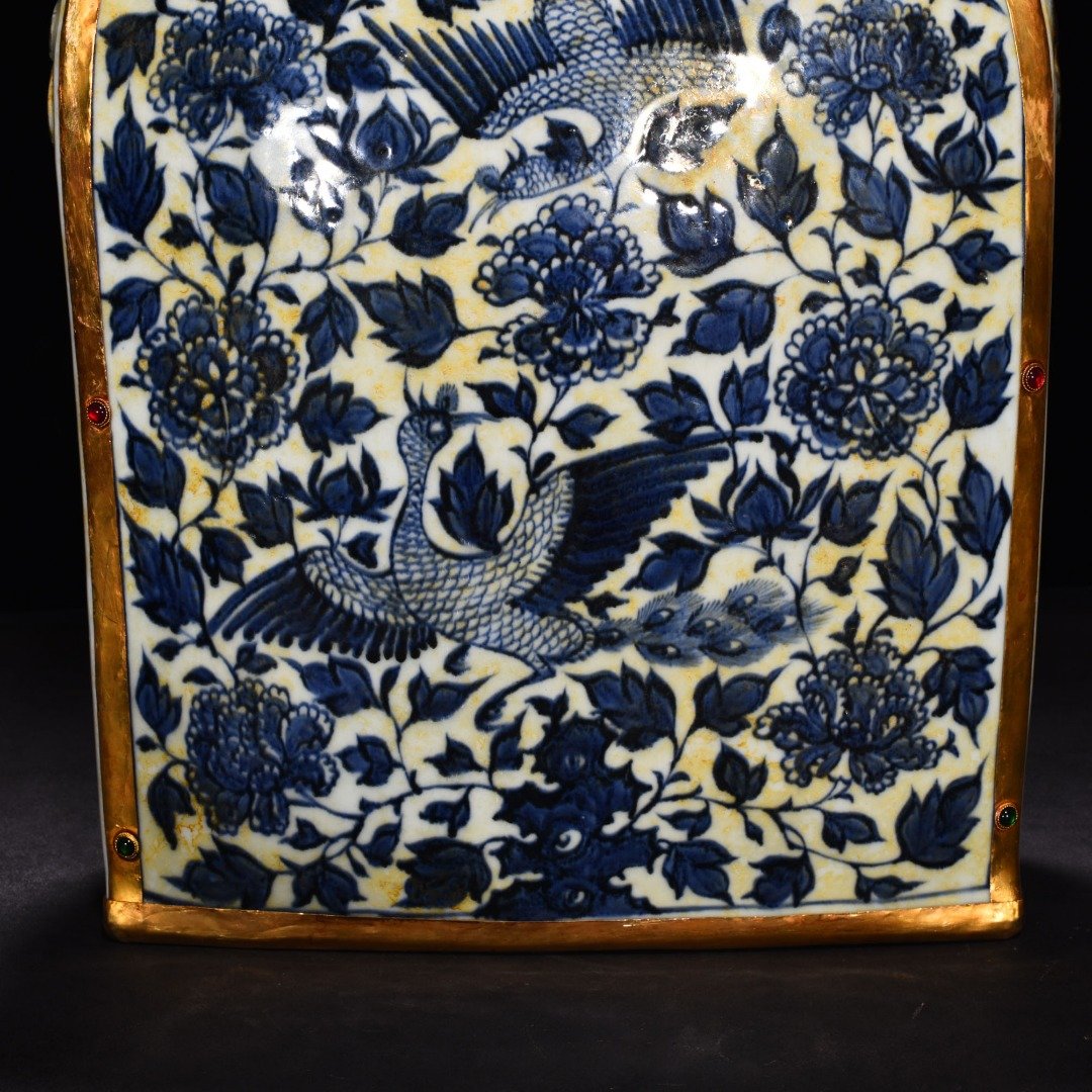 Yuan Dynasty blue and white with double phoenix pattern and four series flat vase