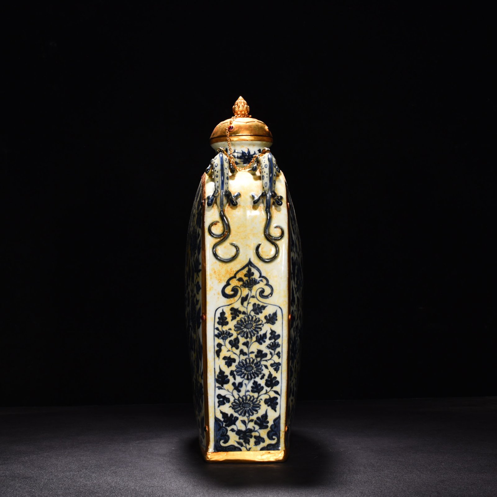 Yuan Dynasty blue and white with double phoenix pattern and four series flat vase