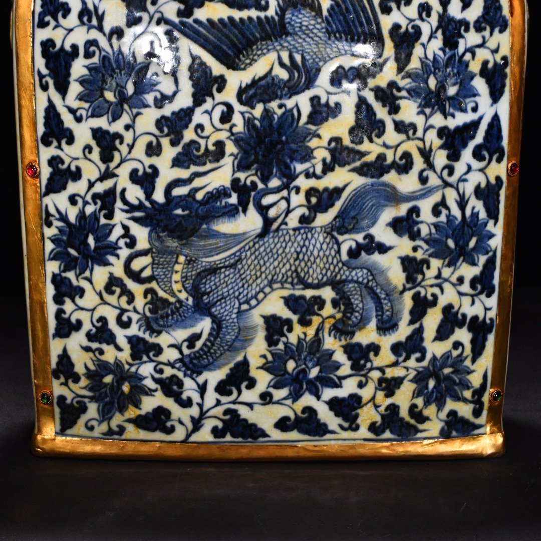 Yuan Dynasty blue and white with double phoenix pattern and four series flat vase