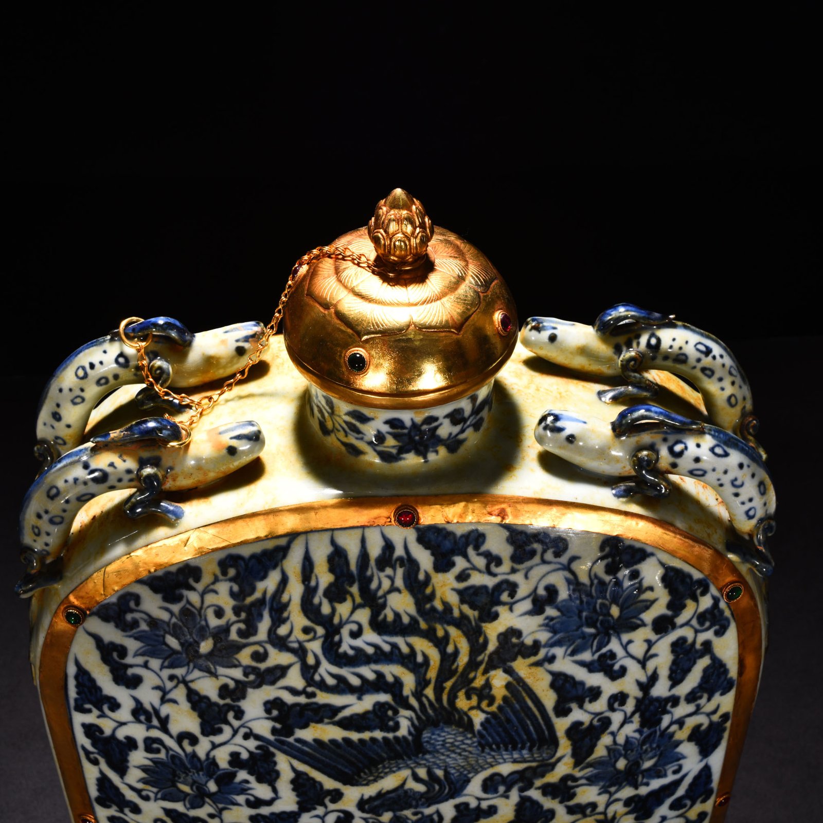 Yuan Dynasty blue and white with double phoenix pattern and four series flat vase
