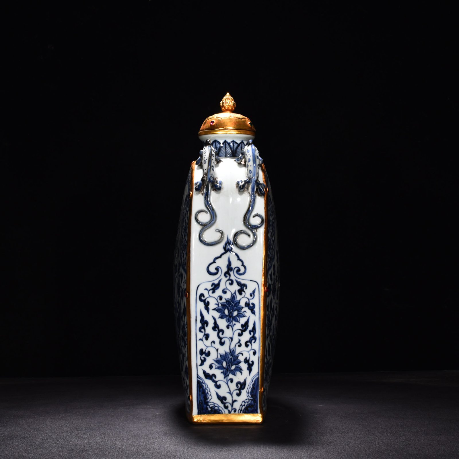 Yuan Dynasty blue and white with double phoenix pattern and four series flat vase