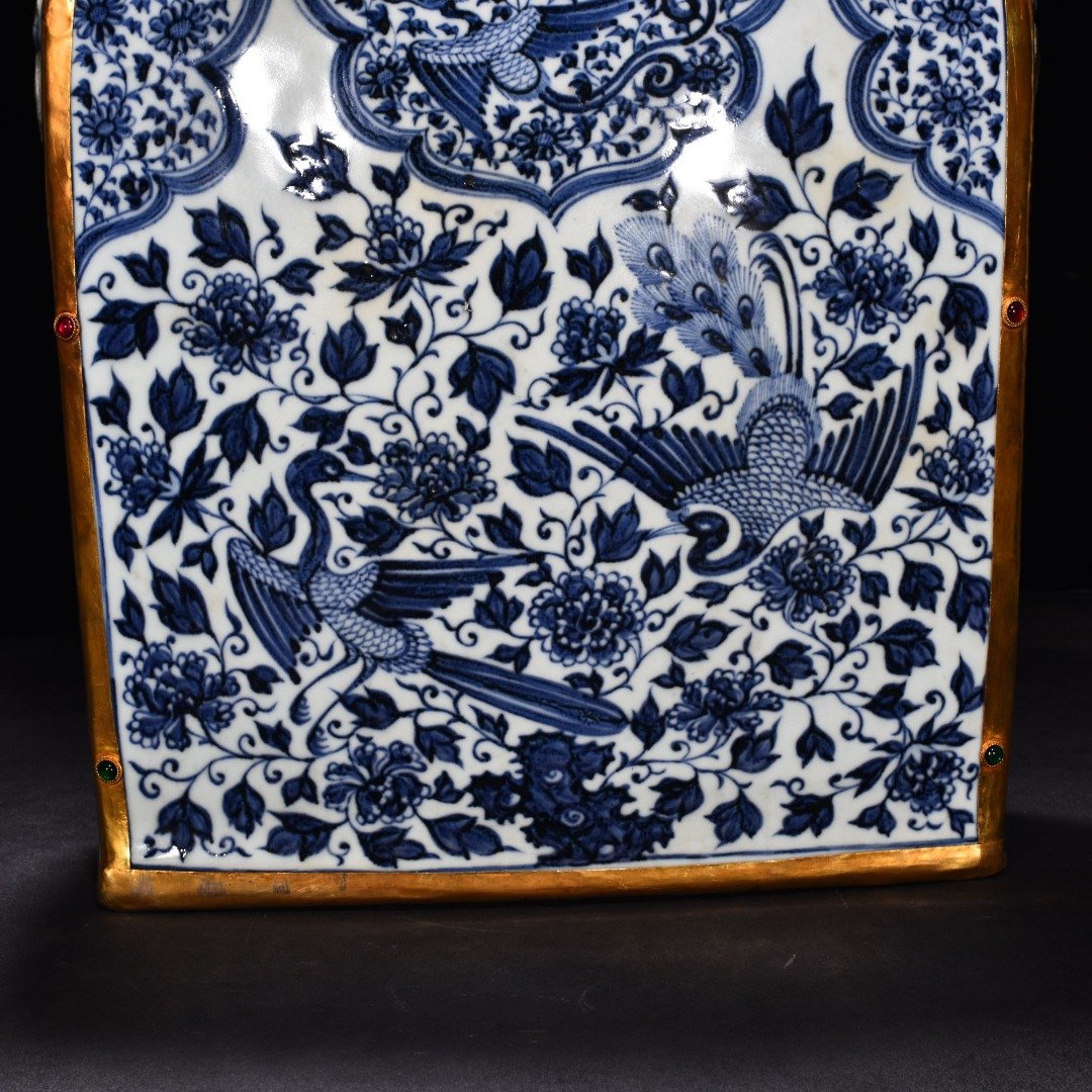Yuan Dynasty blue and white with double phoenix pattern and four series flat vase