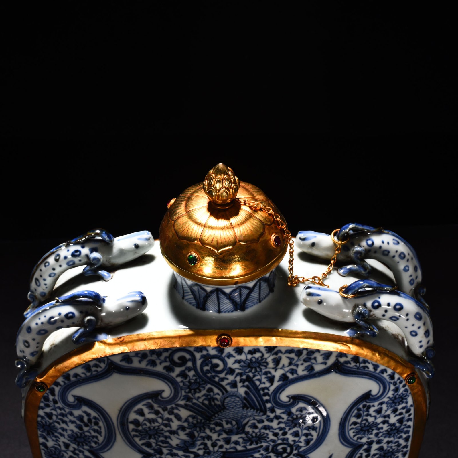 Yuan Dynasty blue and white with double phoenix pattern and four series flat vase