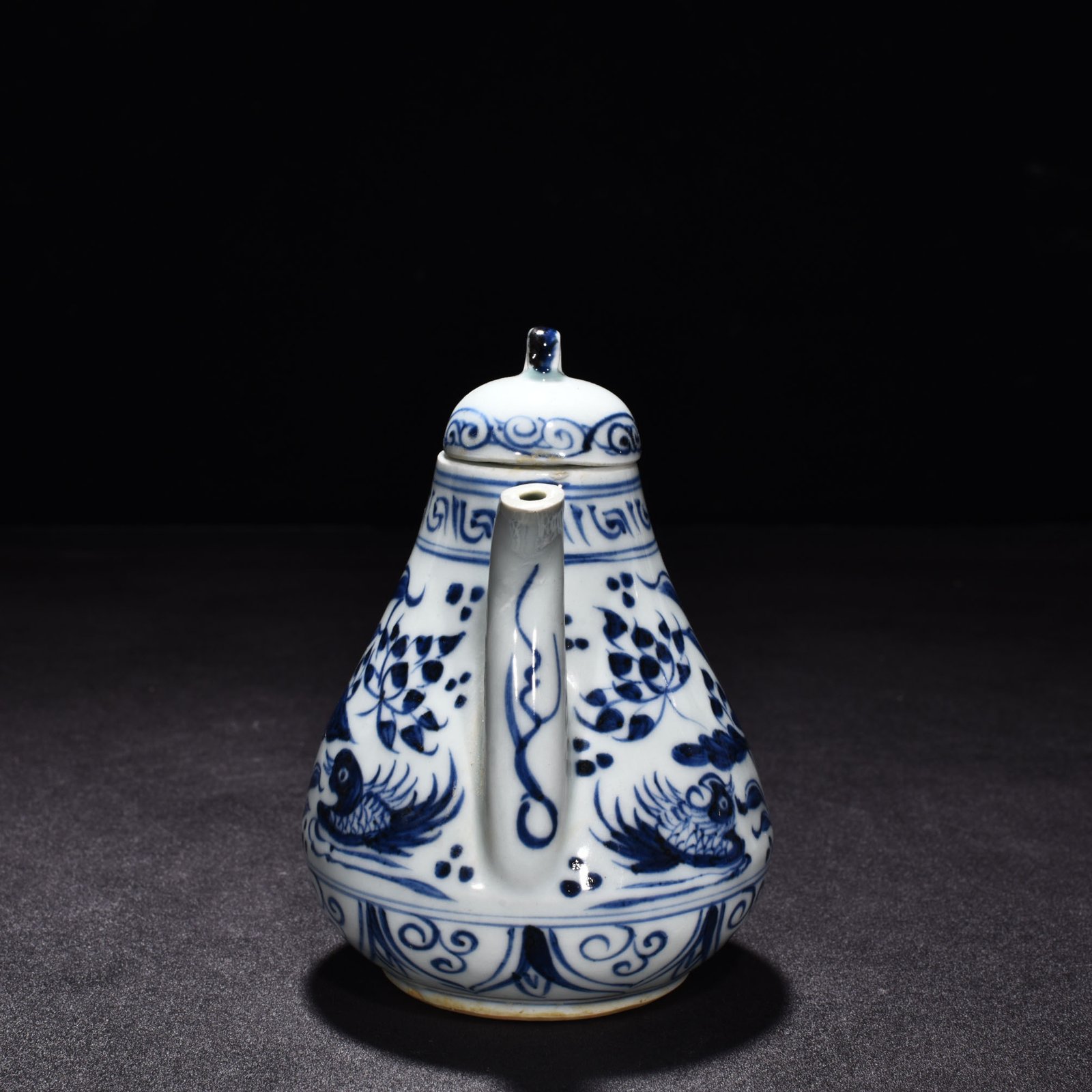 Yuan Dynasty lotus pond pear shaped pot with mandarin duck pattern
