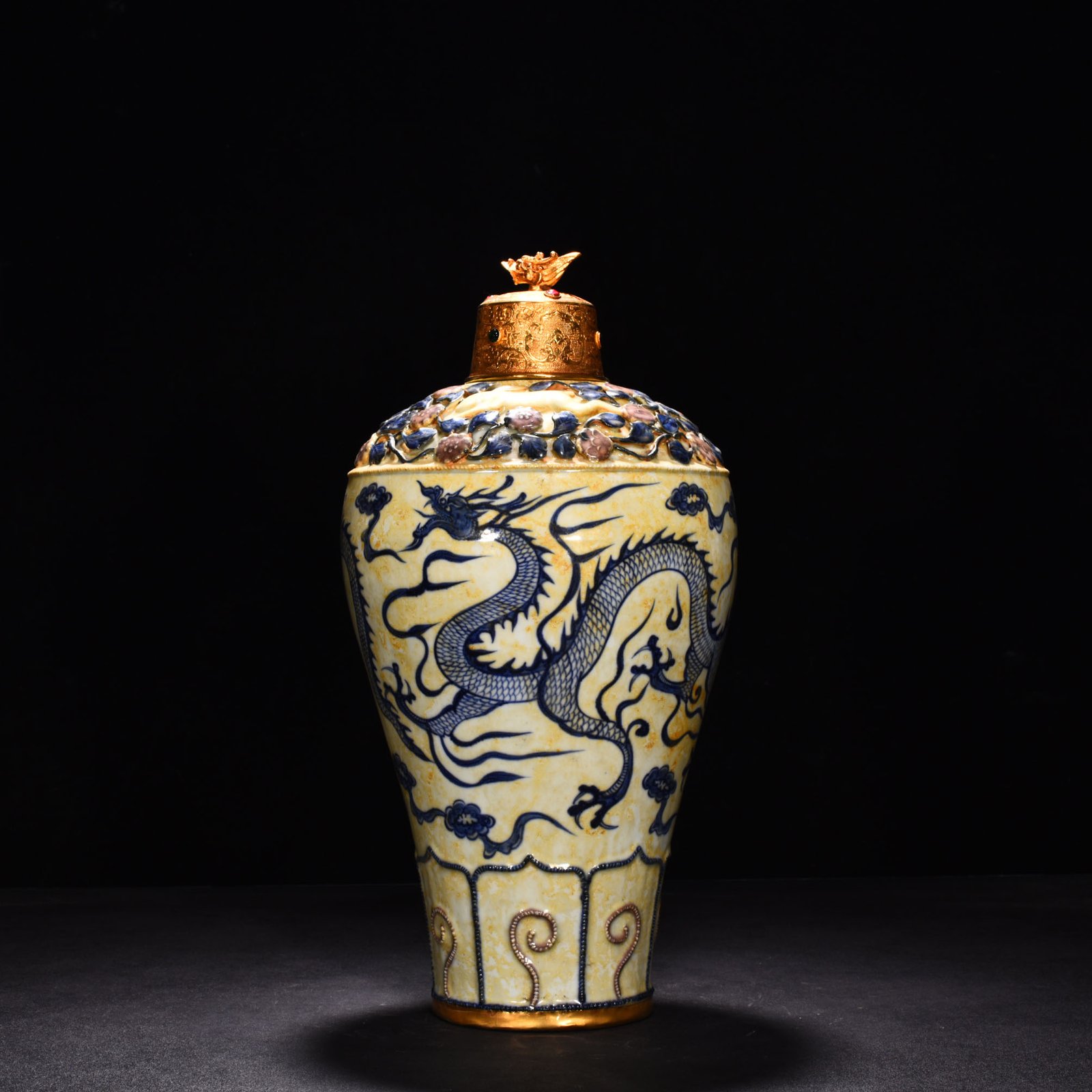 Yuan Dynasty blue and white underglaze red plum vase with cloud and dragon pattern