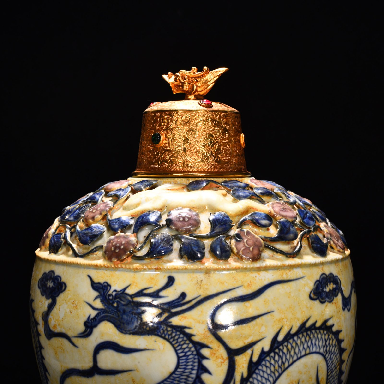 Yuan Dynasty blue and white underglaze red plum vase with cloud and dragon pattern