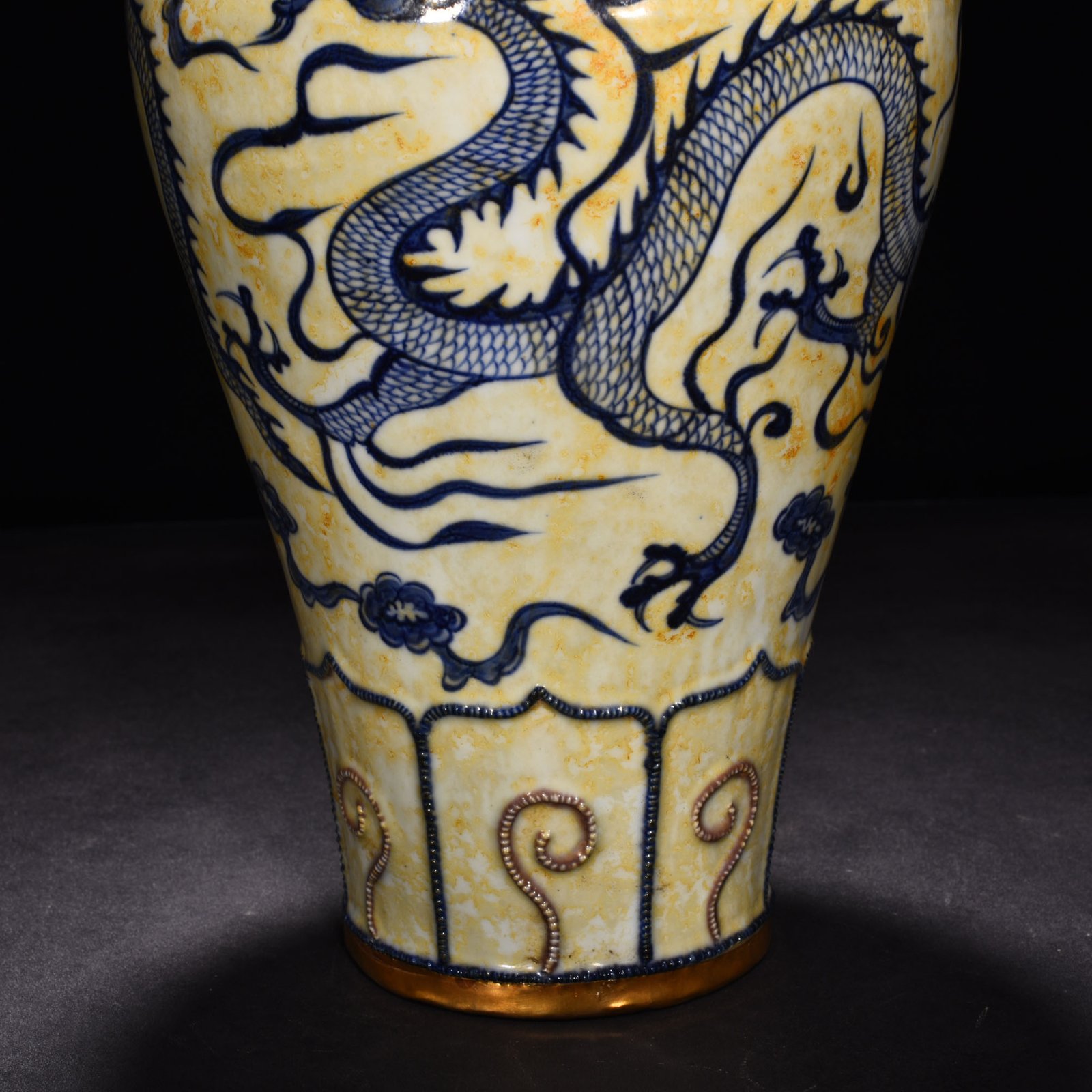 Yuan Dynasty blue and white underglaze red plum vase with cloud and dragon pattern