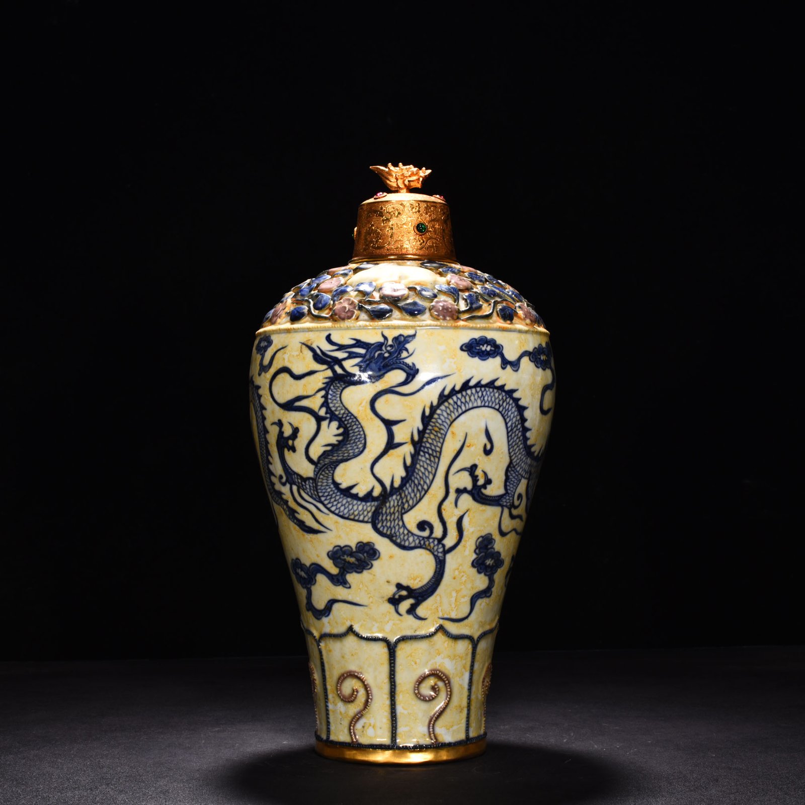 Yuan Dynasty blue and white underglaze red plum vase with cloud and dragon pattern