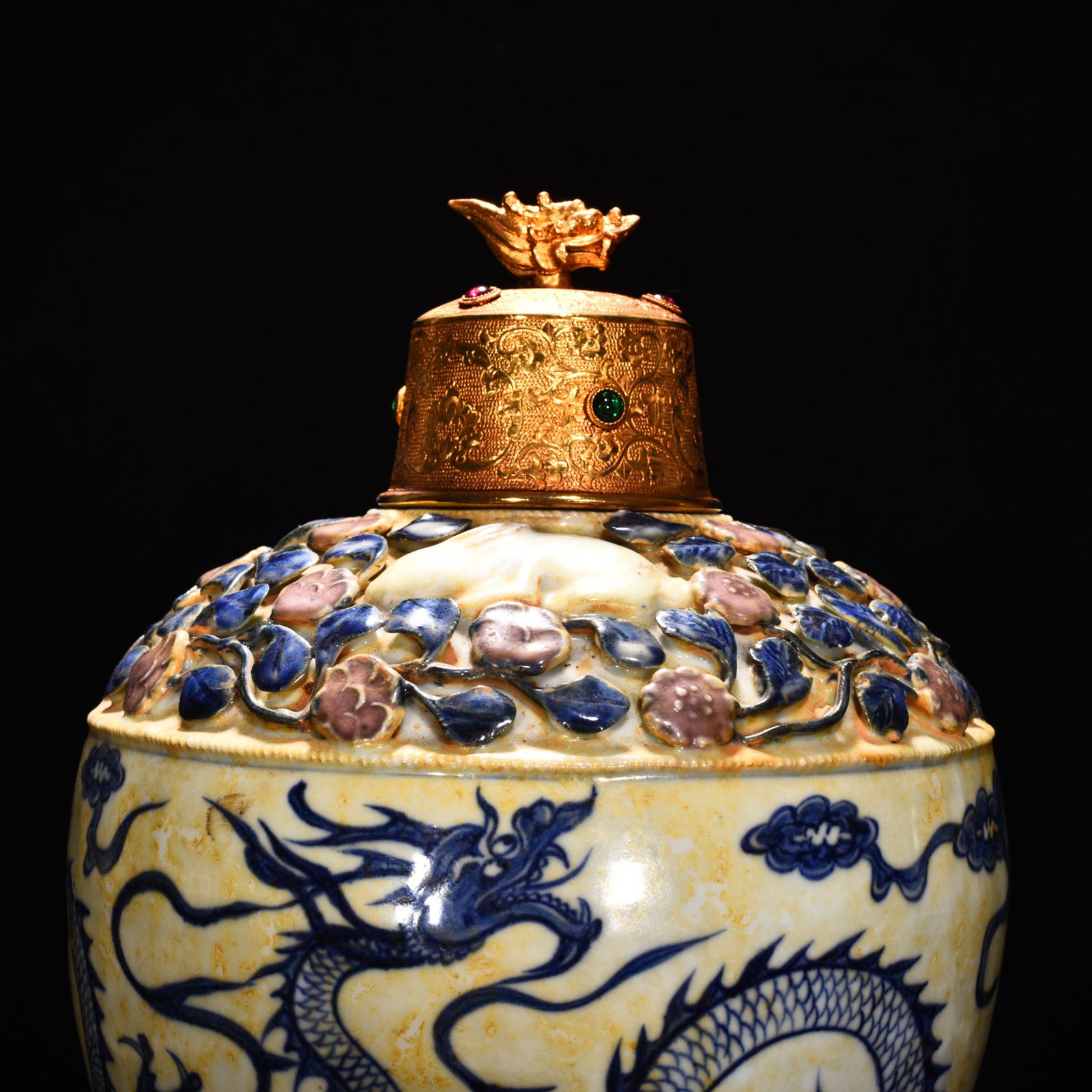 Yuan Dynasty blue and white underglaze red plum vase with cloud and dragon pattern