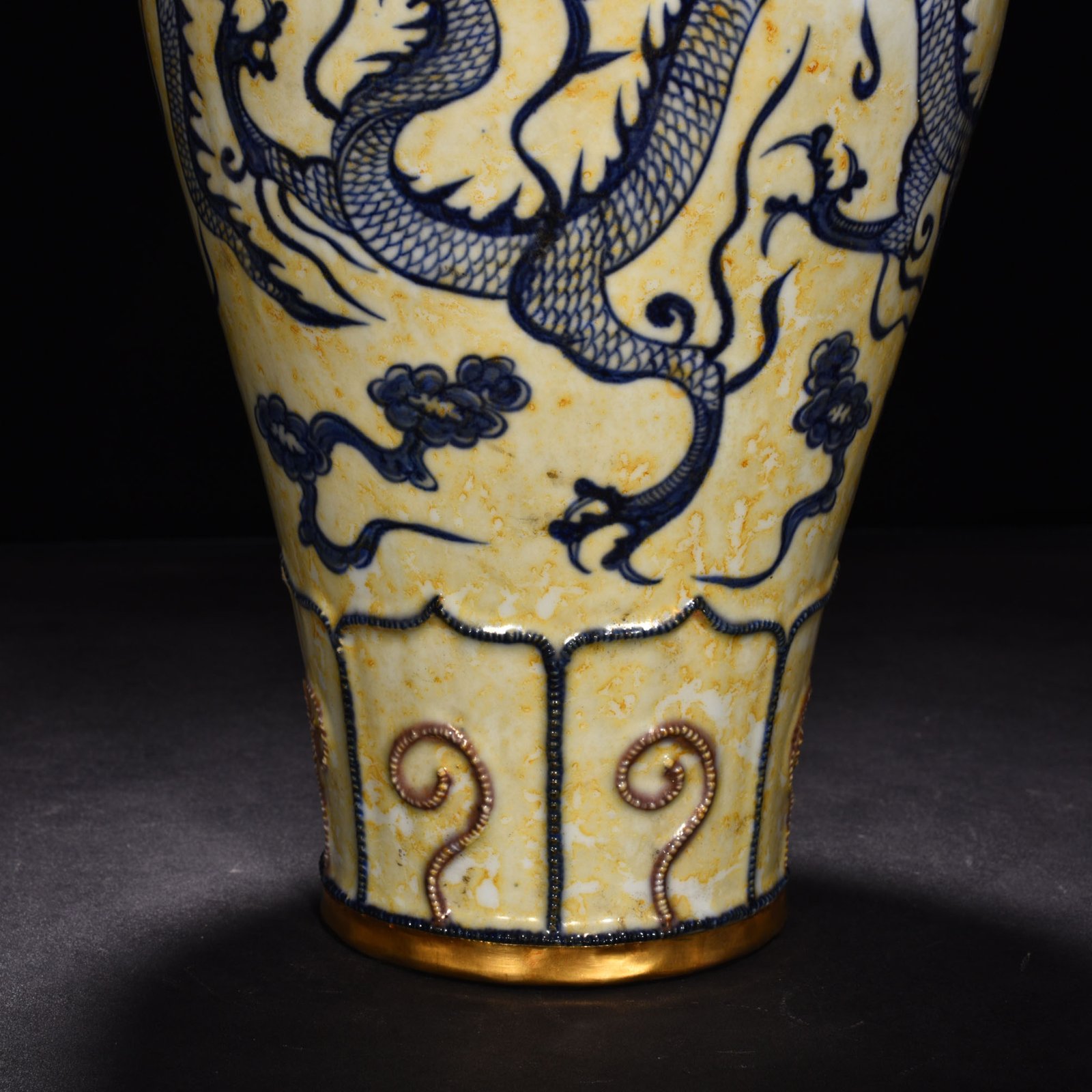 Yuan Dynasty blue and white underglaze red plum vase with cloud and dragon pattern